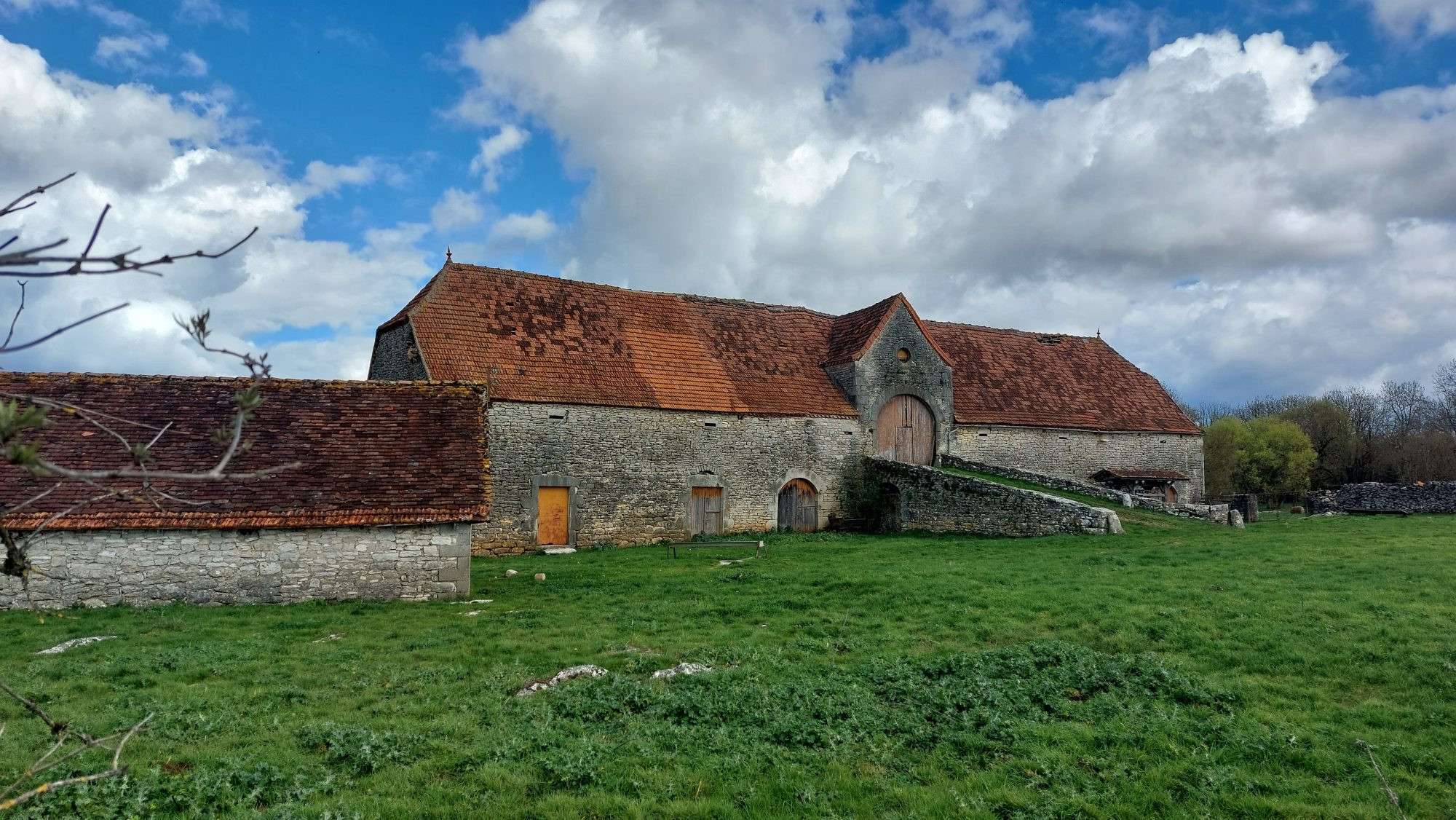 Granges authentiques sur 13,14 hectares