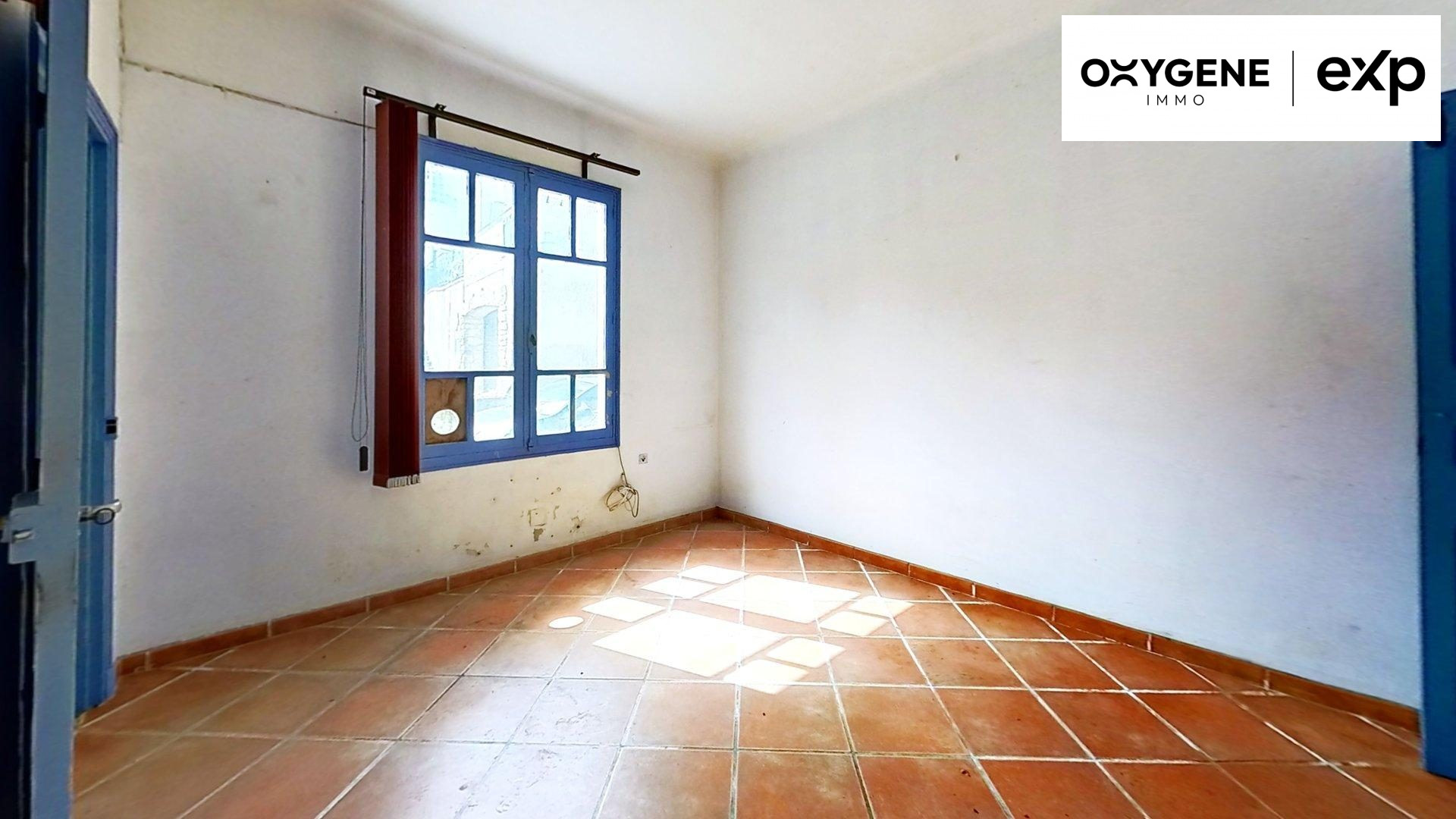 FOR SALE – 3-SIDED HOUSE WITH GARAGE – POMAS (11) – €45,000 3