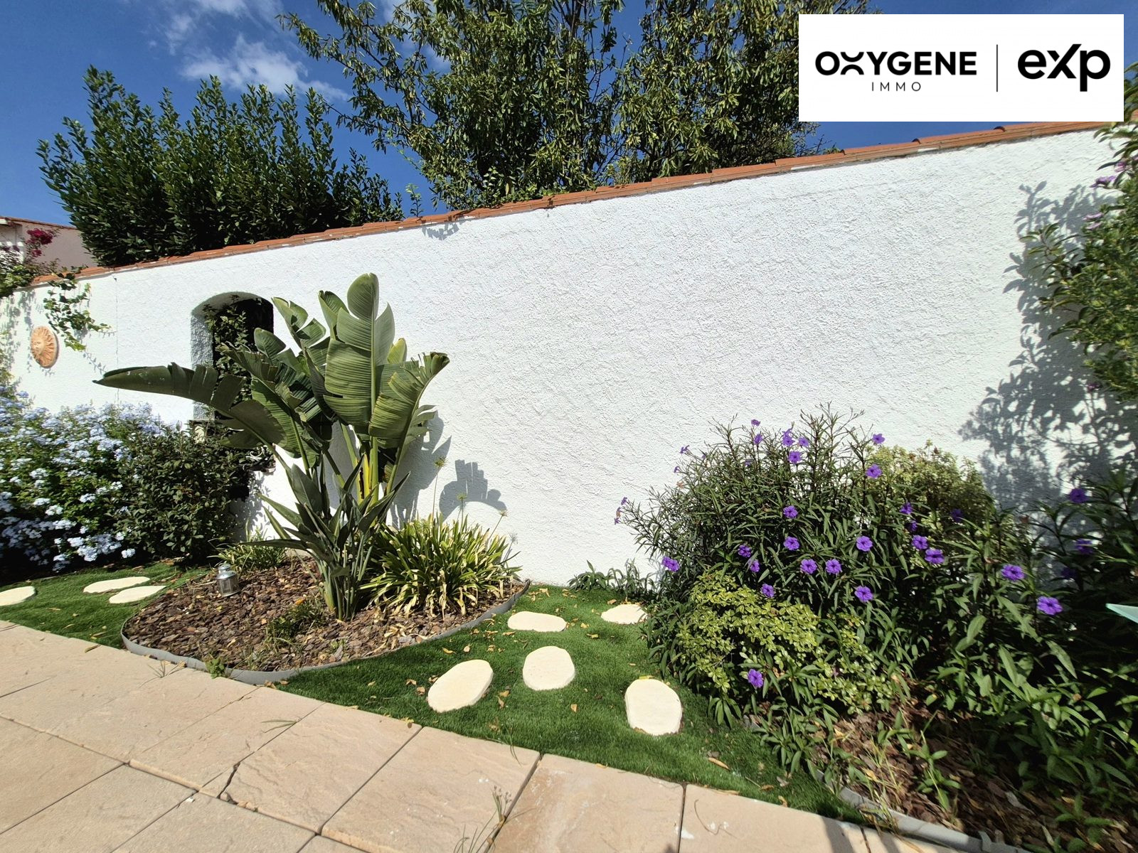 Family home with swimming pool and outbuilding 3