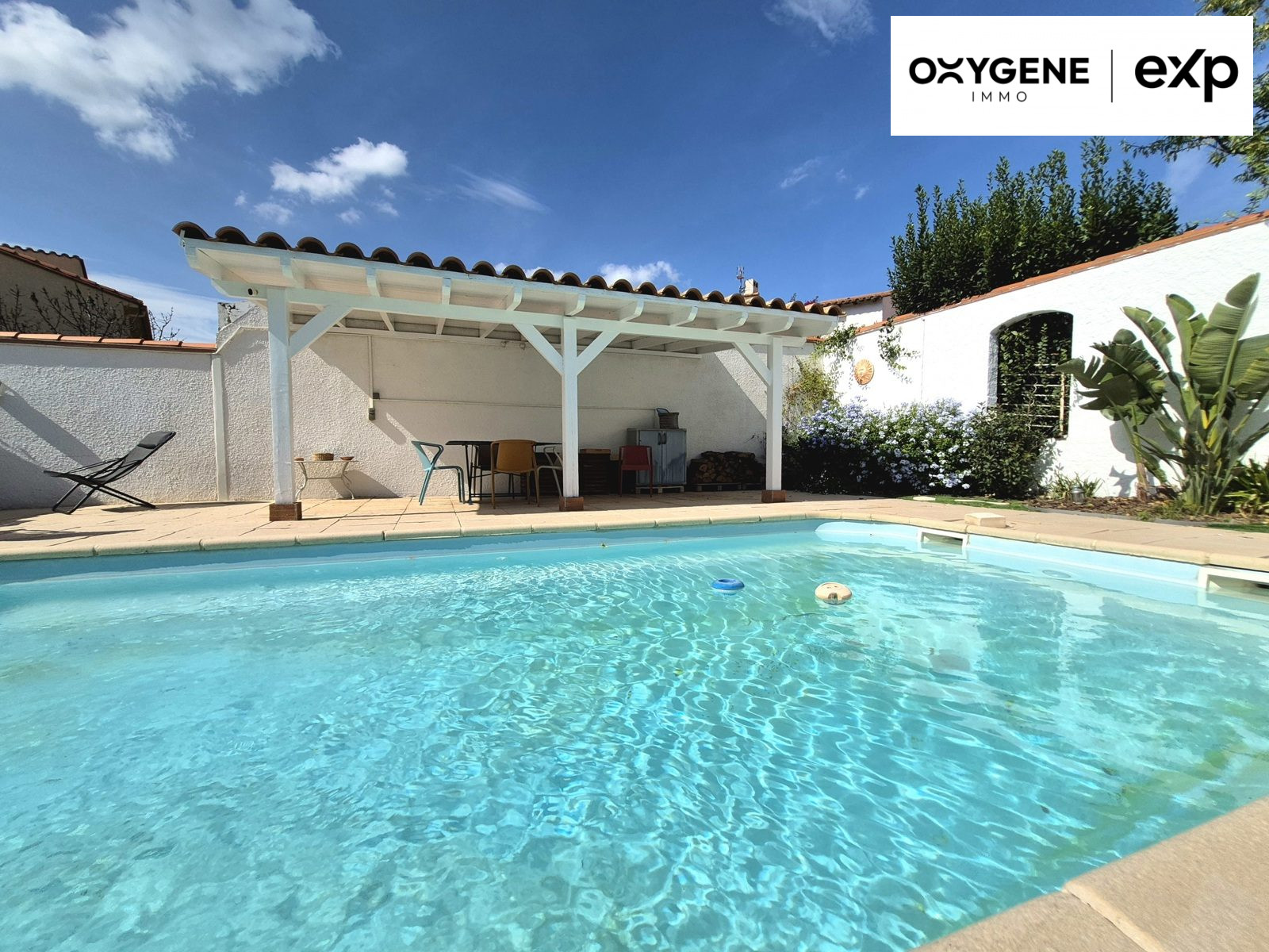 Family home with swimming pool and outbuilding 5