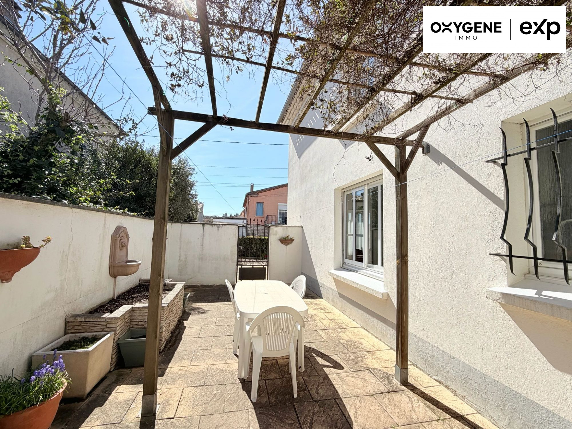 Villa traditionnelle avec garage