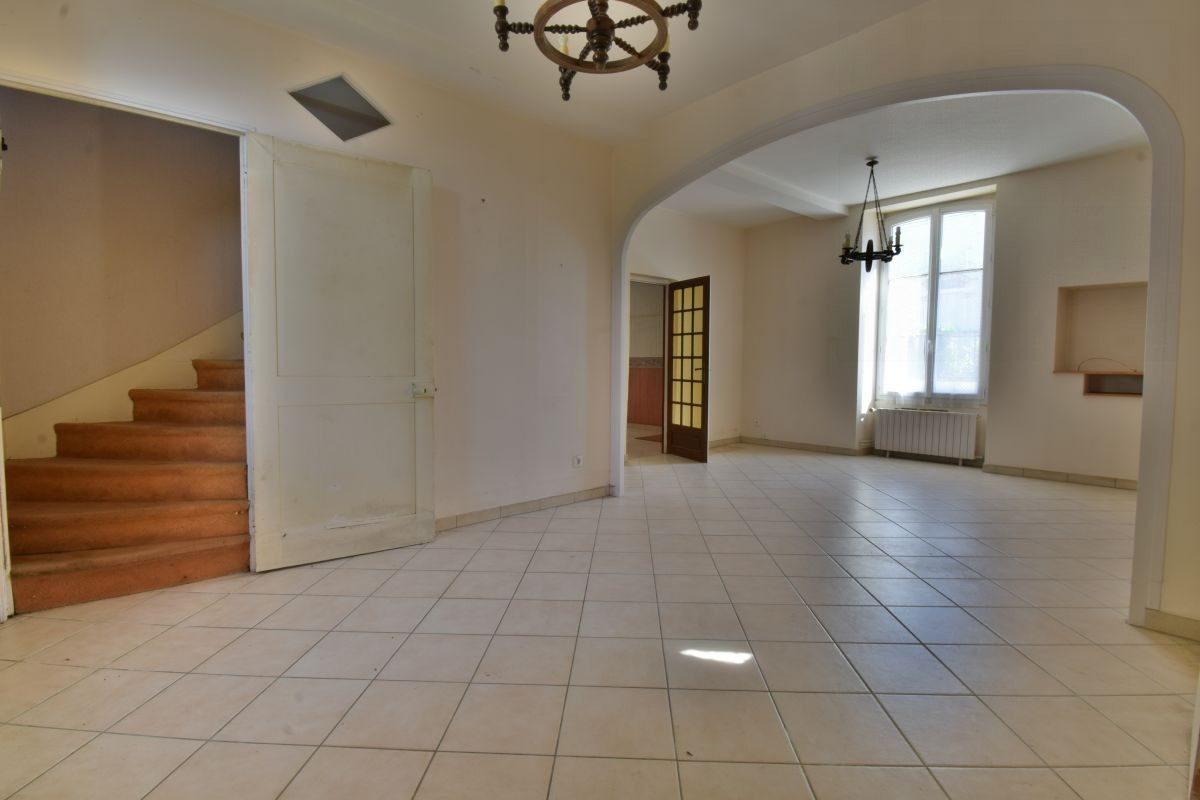 Maison à vendre à Neuville-aux-Bois, 194 m²
