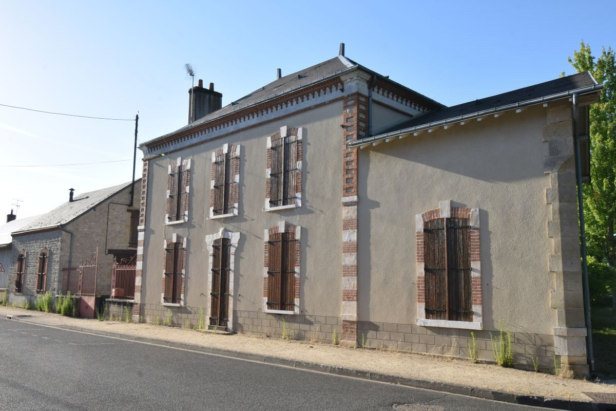 MAISON DE CARACTÈRE 200 m² - 5 CHAMBRES - FORGE - DÉPENDANCES - TERRAIN 984 m²
