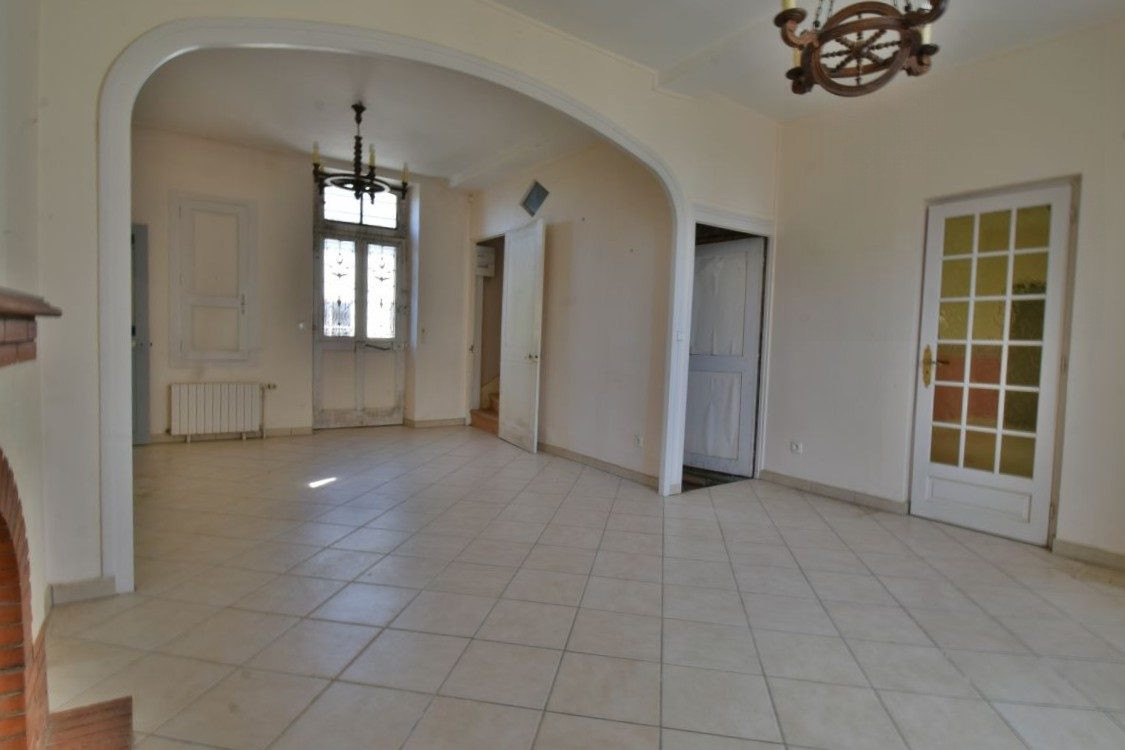 Maison à vendre à Neuville-aux-Bois, 194 m²