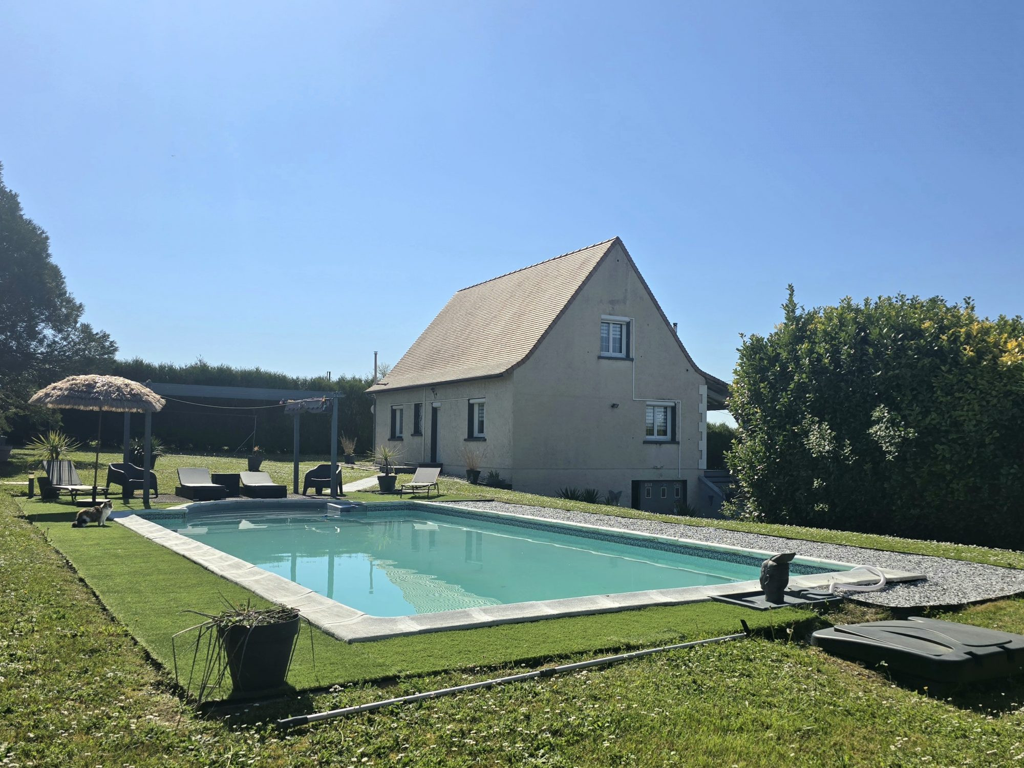 Baisse de prix: Maison avec très belle vue et piscine
