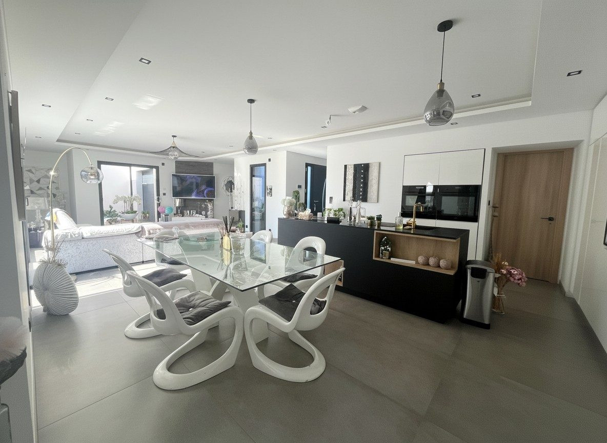 Opportunity to Seize Contemporary Villa 4