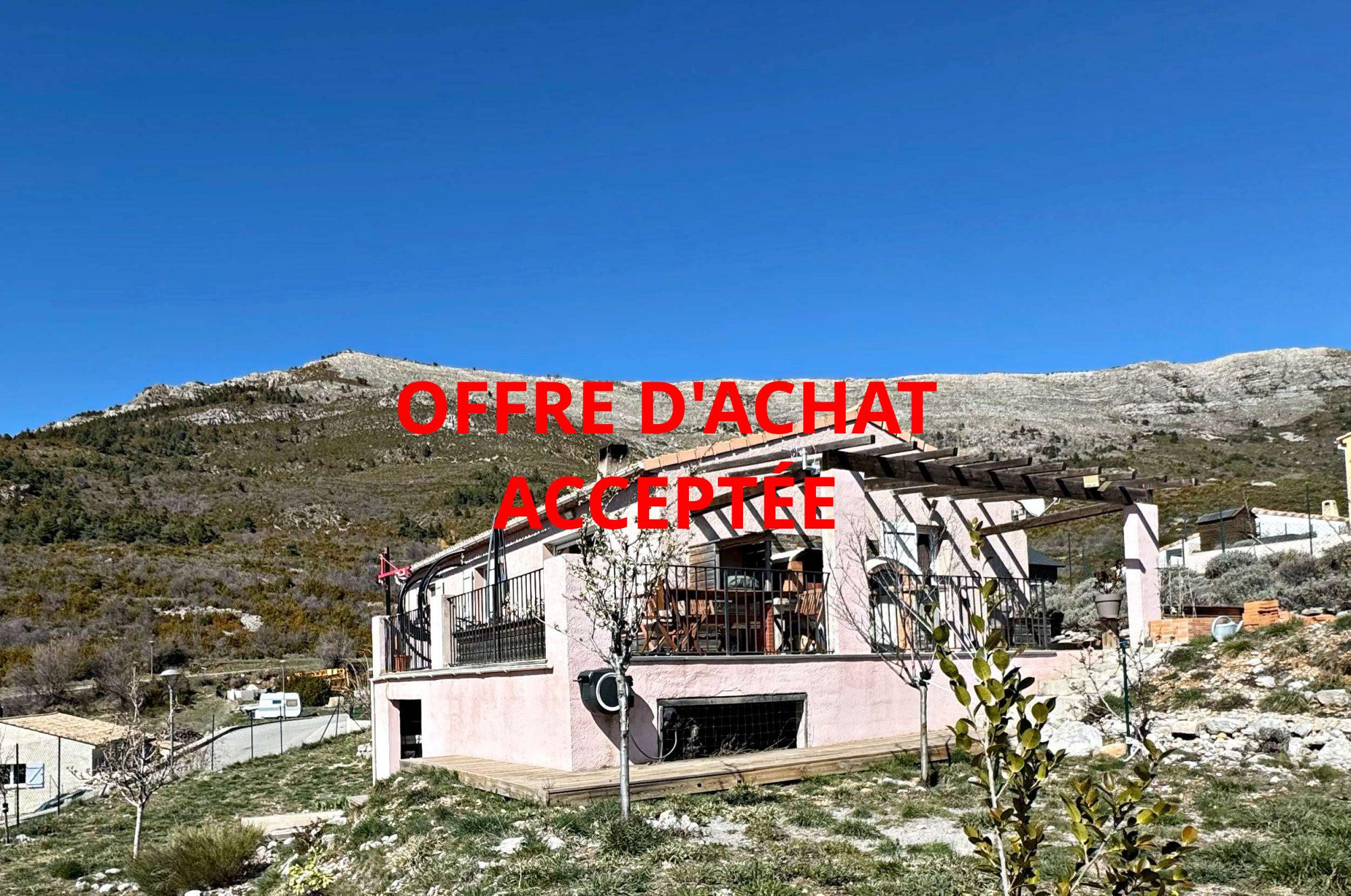 Maison avec vue panoramique au cœur des Gorges du Verdon – 3 chambres, terrain arboré 743 m²