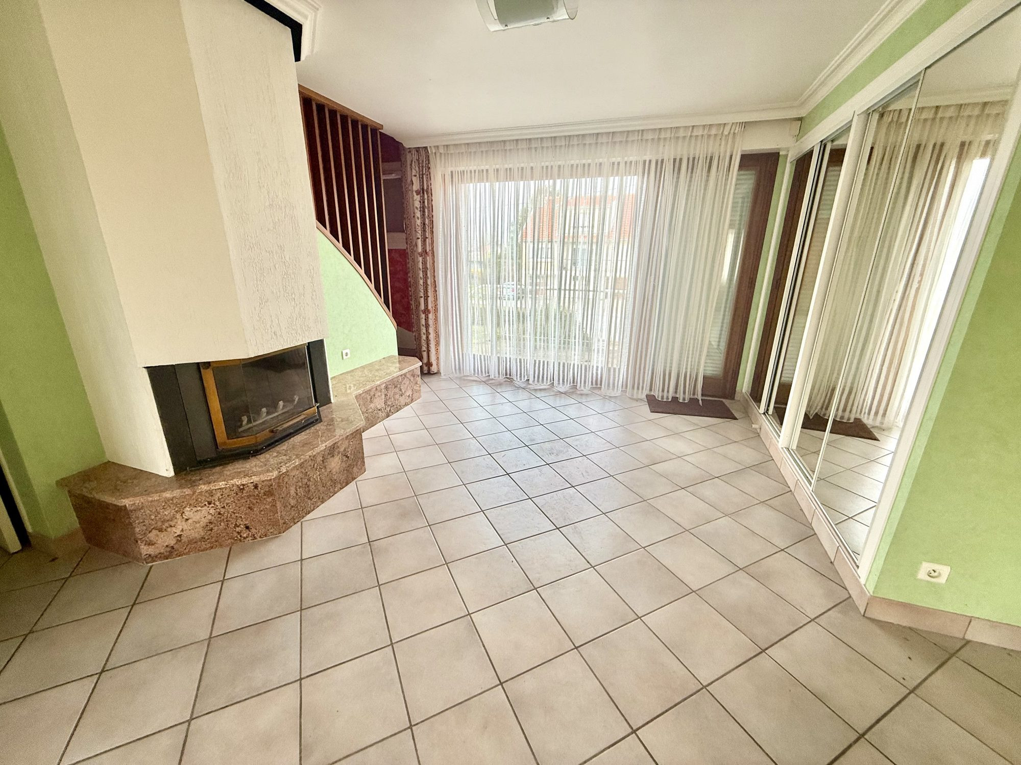 Maison à vendre à Saint-Remy-sur-Bussy, 185 m²
