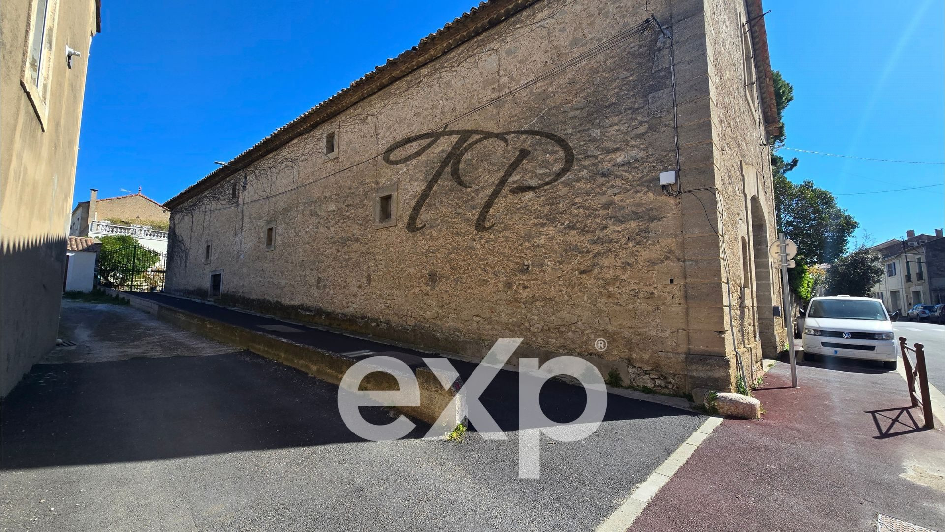 MAISON DE VILLE AVEC GARAGE DE 300M²