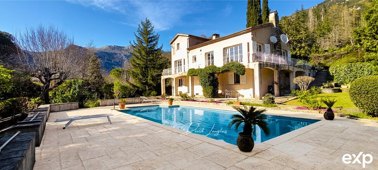 Maison à vendre à Tourrettes-sur-Loup, 242 m²