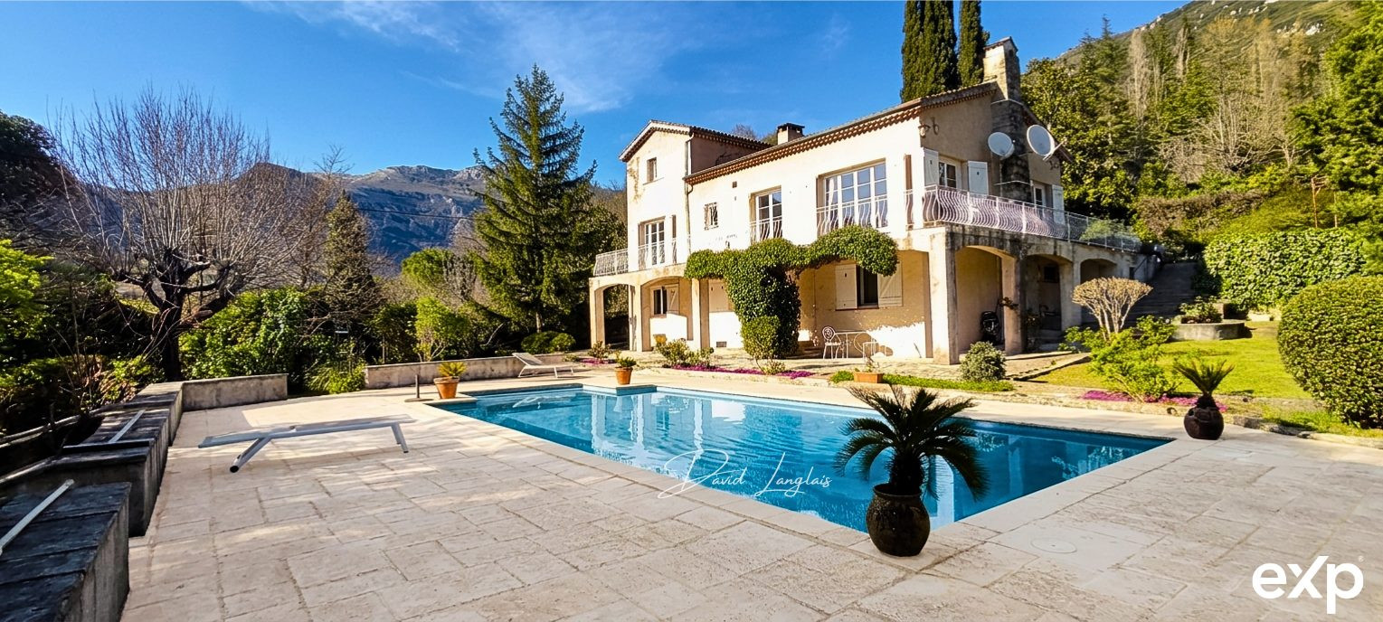 Maison à vendre à Tourrettes-sur-Loup, 242 m²