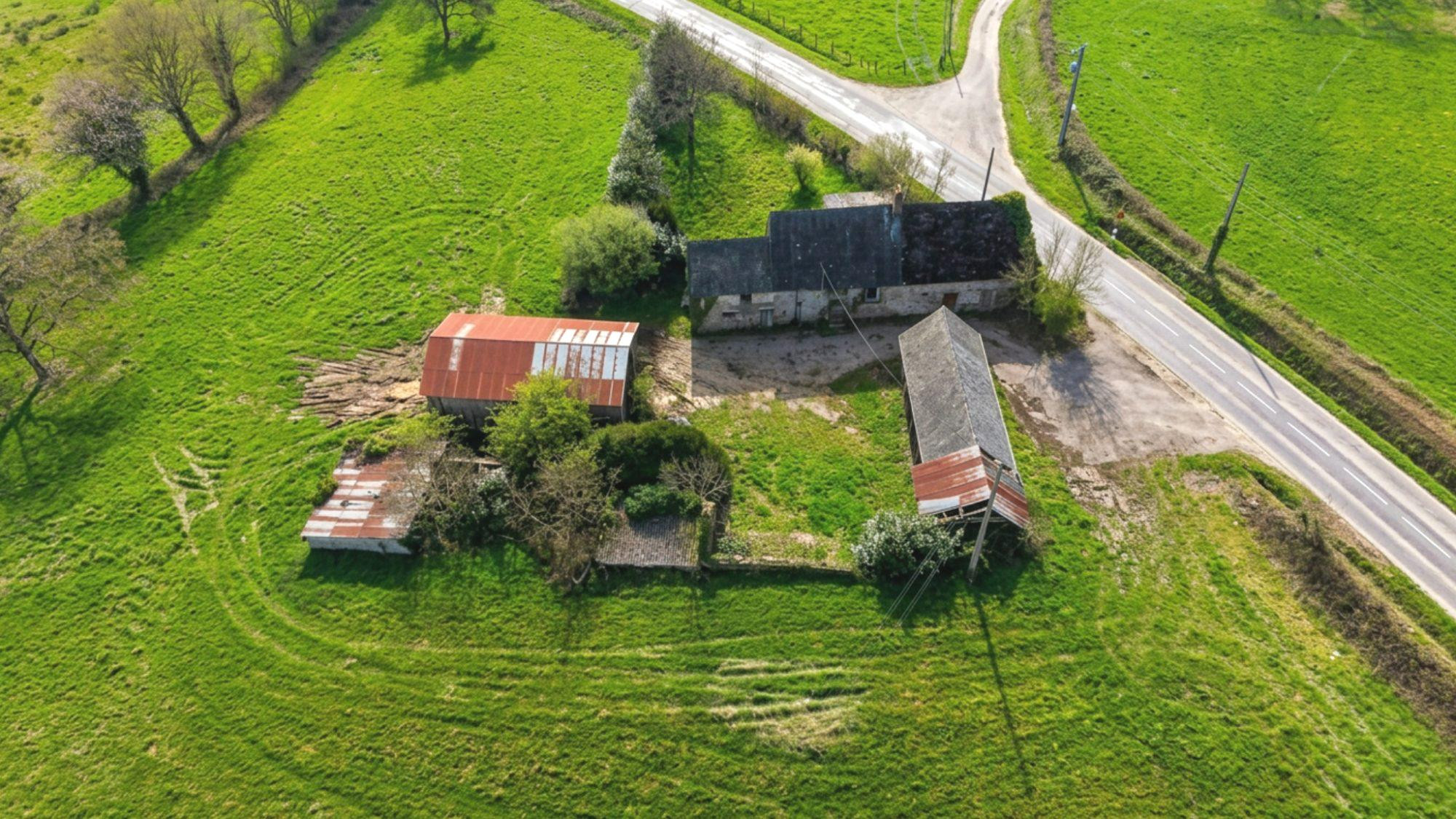 Ancien corps de ferme à Saint-Denis-de-Gastines