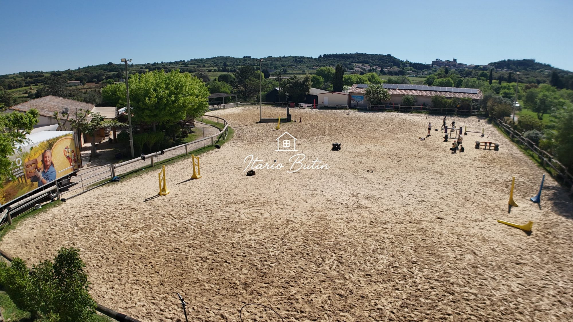 Maison 10 pièces 2600 m² · à Le Pouget · 2 600 m² · 1 995 000 €