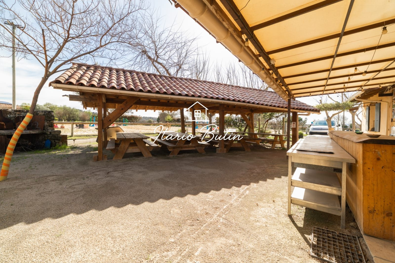 Maison 10 pièces 2600 m² · à Le Pouget · 2 600 m² · 1 995 000 €
