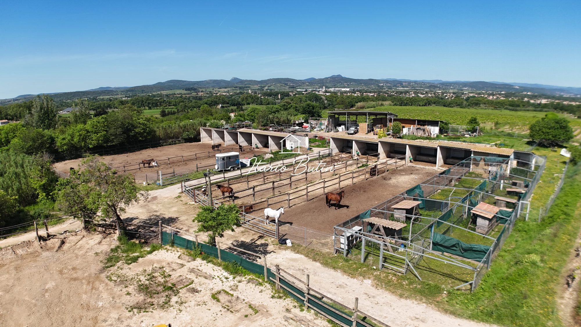 Maison à vendre à Le Pouget, 2600 m²
