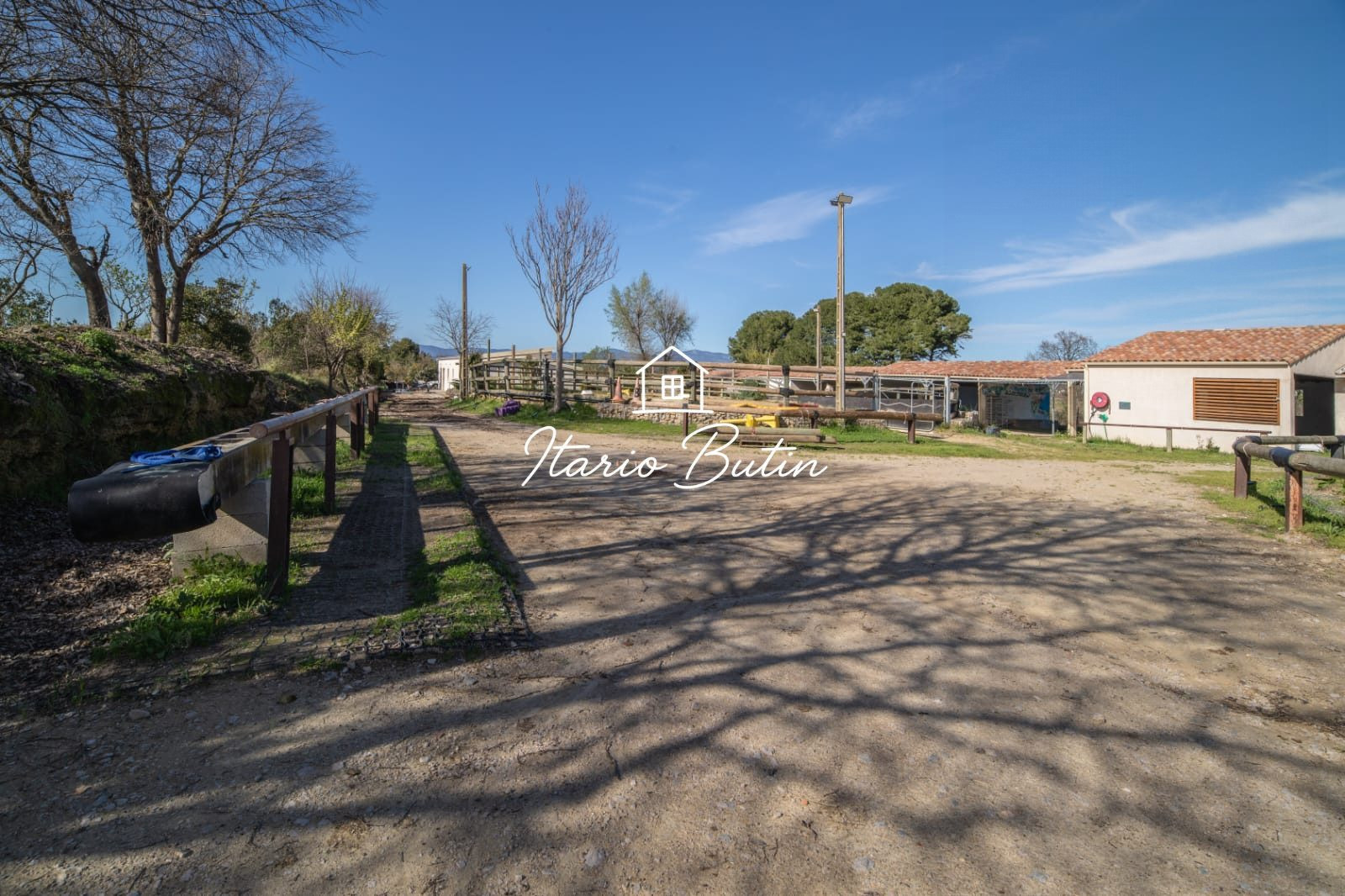 Maison à vendre à Le Pouget, 2600 m²