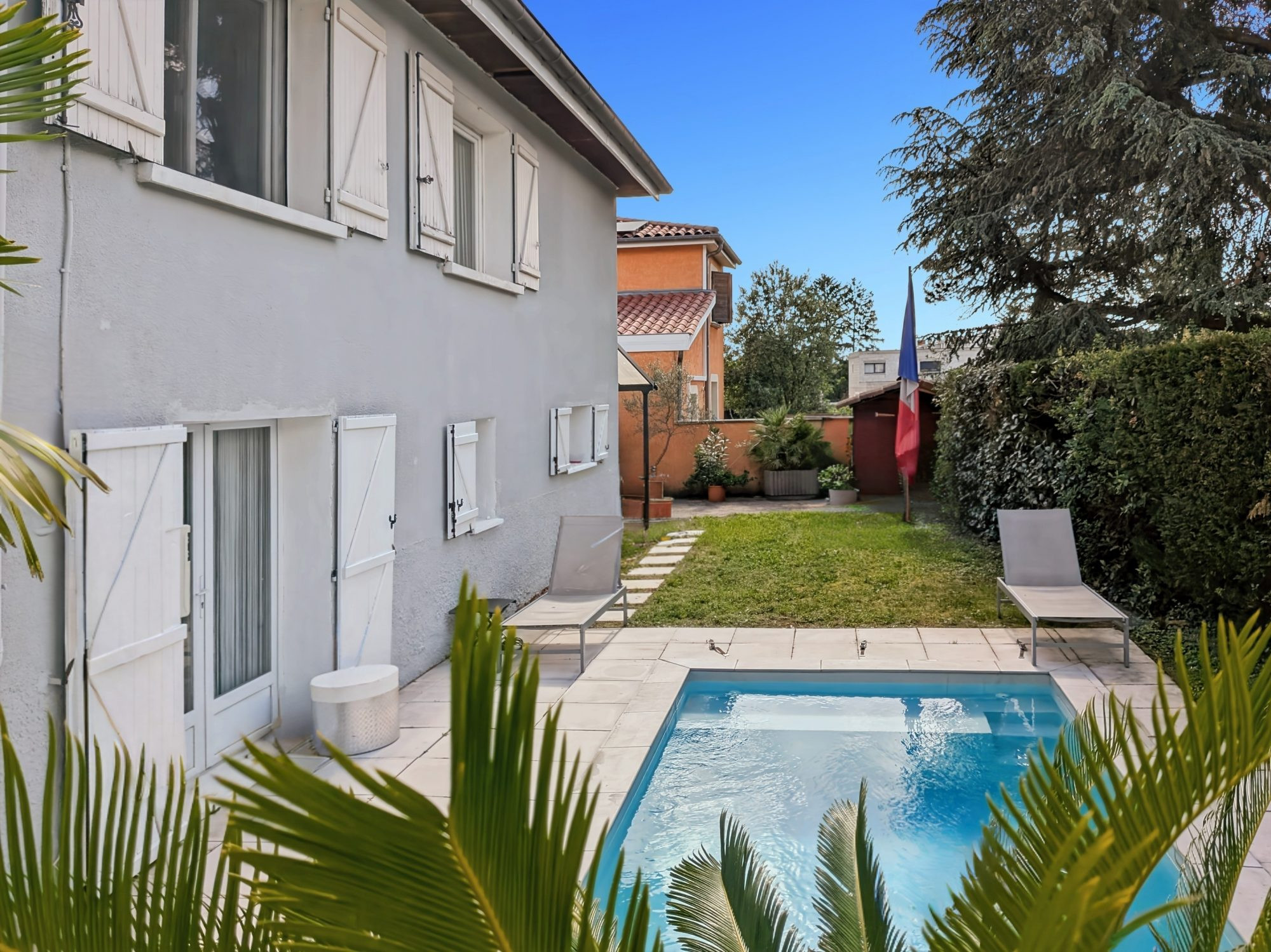 Maison au calme avec piscine proche A6/A46