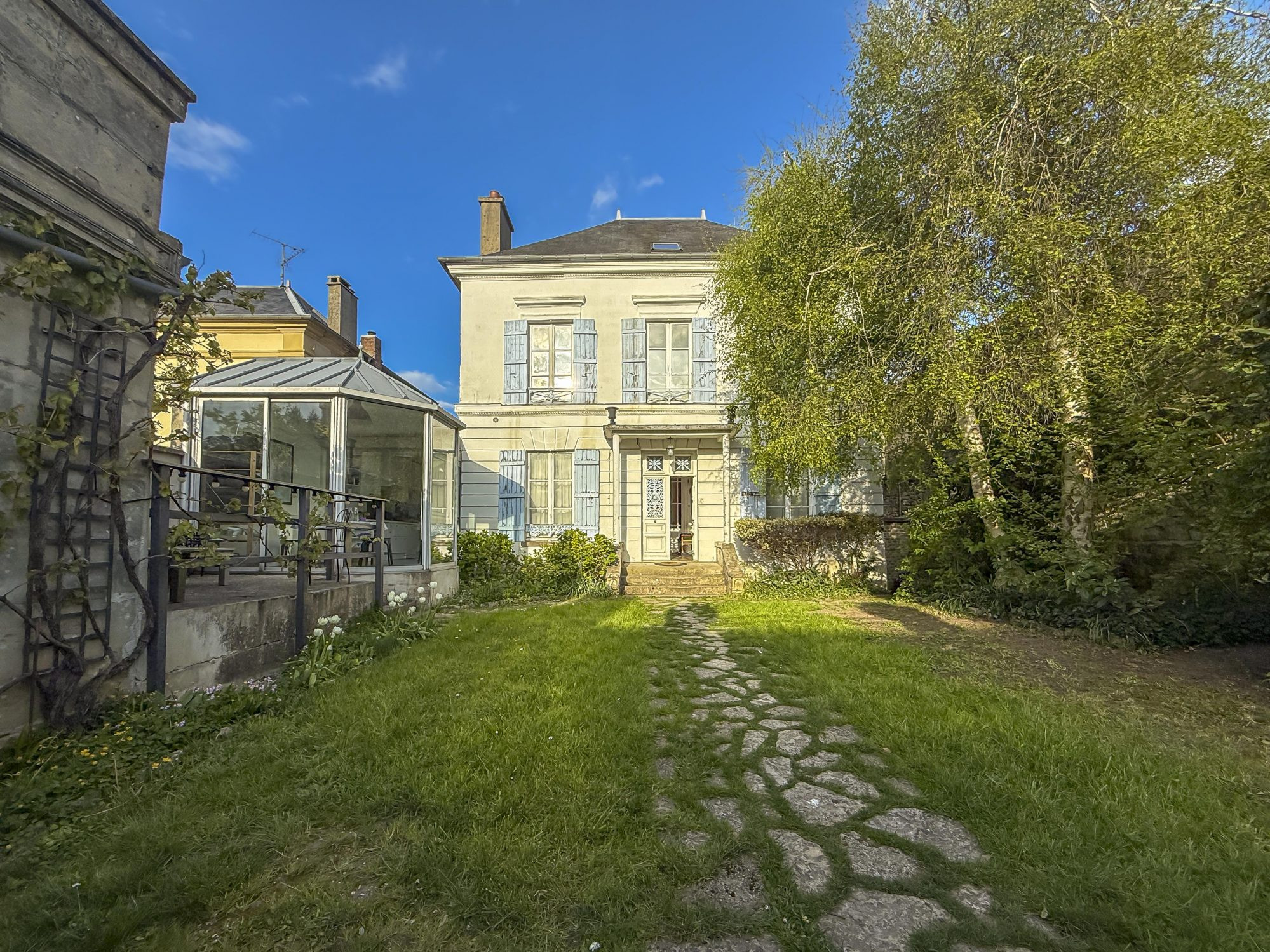 MAGNY-EN-VEXIN – Maison de Maître de caractère – 186 m² – 5 chambres – Centre-ville à pied