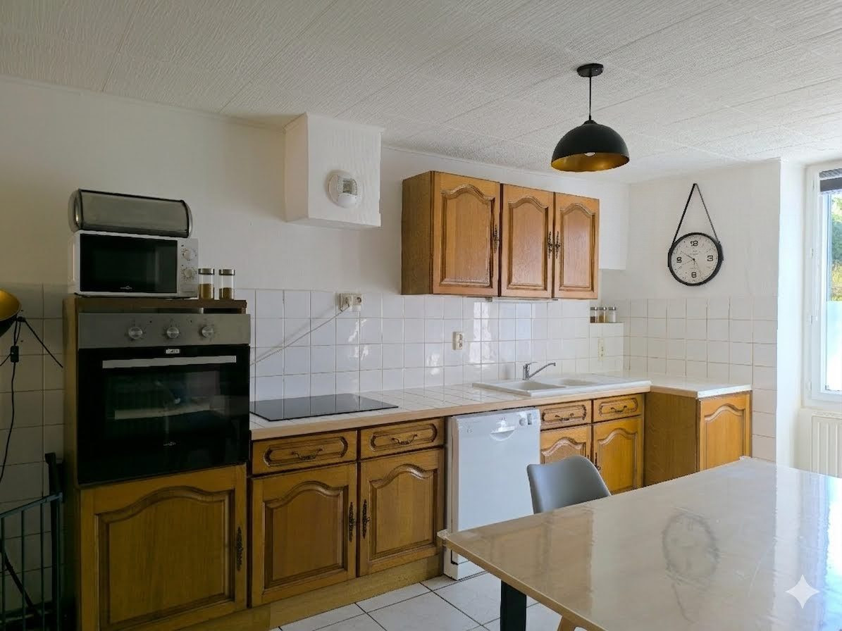 Family home with outbuildings and extension possibilities 3
