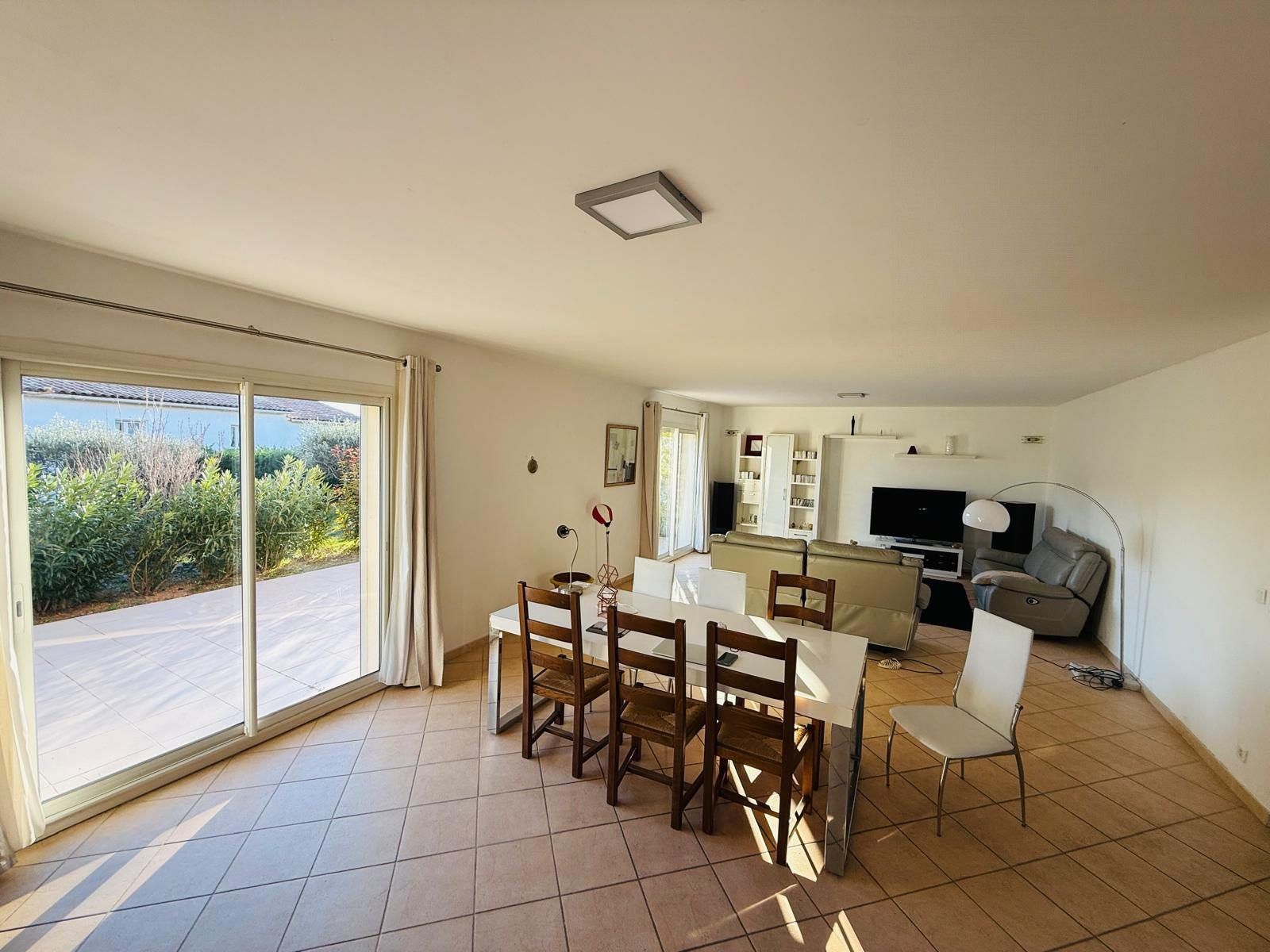 Maison Contemporaine avec Charme et Potentiel Extraordinaire