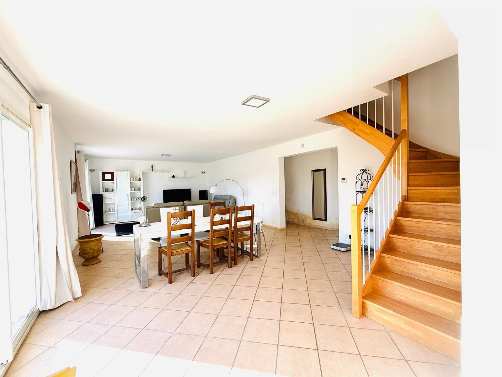 Maison à vendre à Liouc, 202 m²