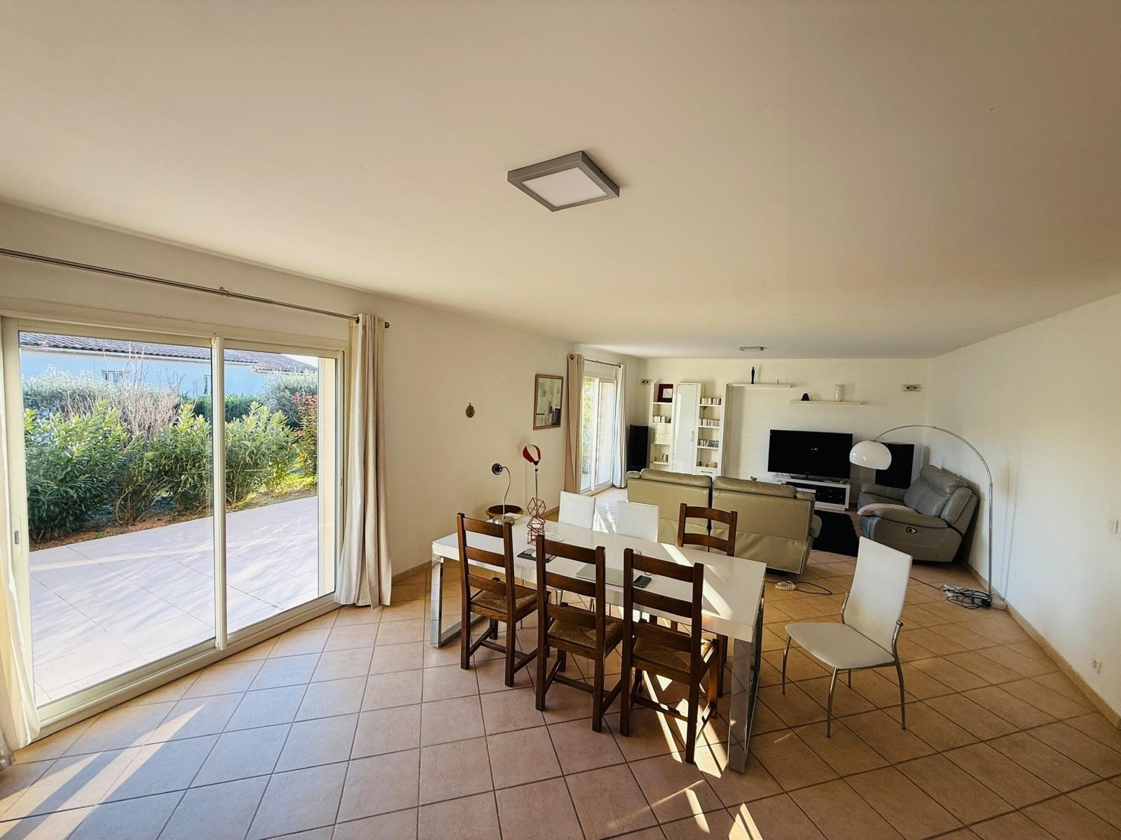 Maison à vendre à Liouc, 202 m²