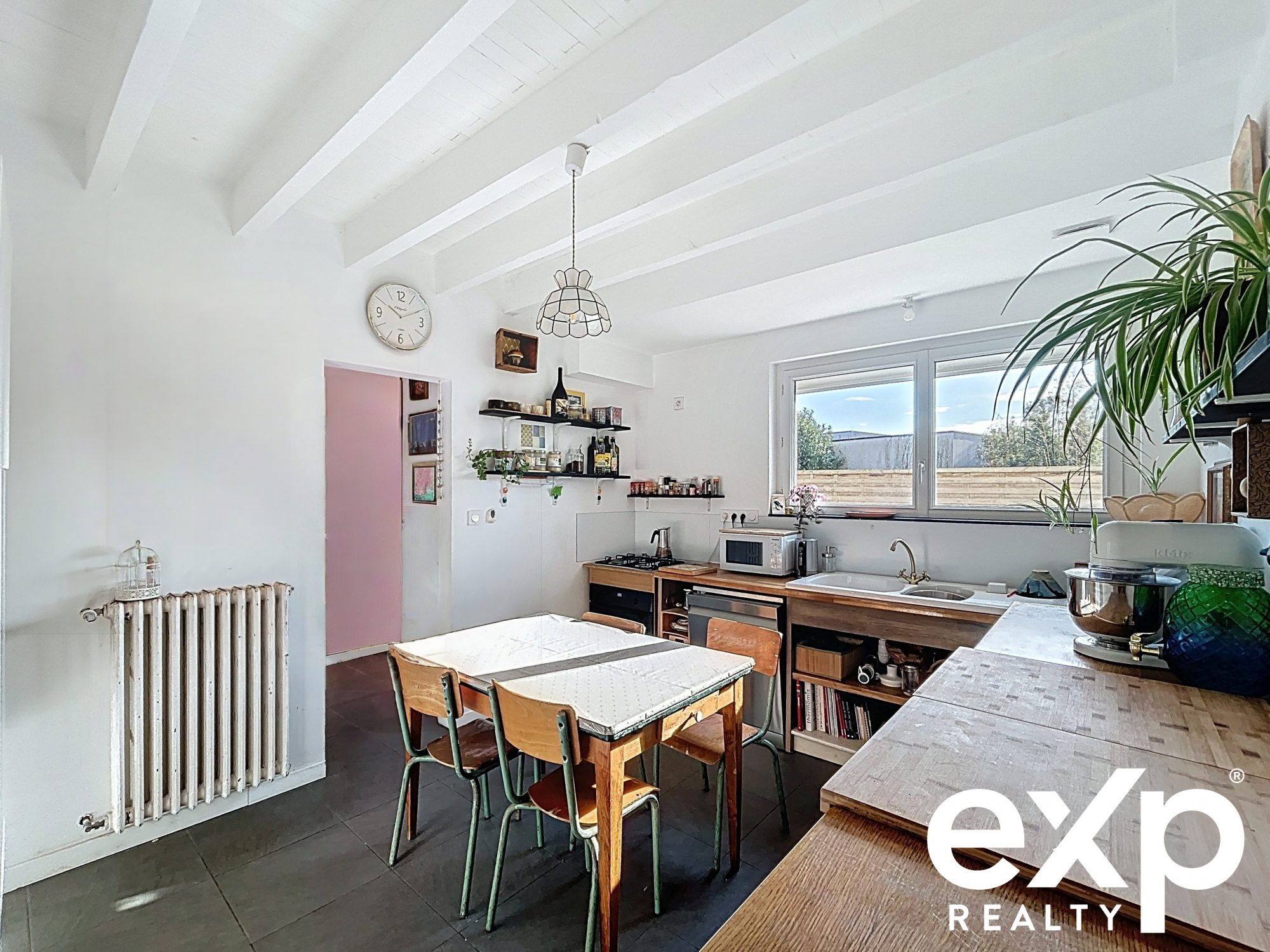 4 Bedroom House - Garage - Outdoor Space 3