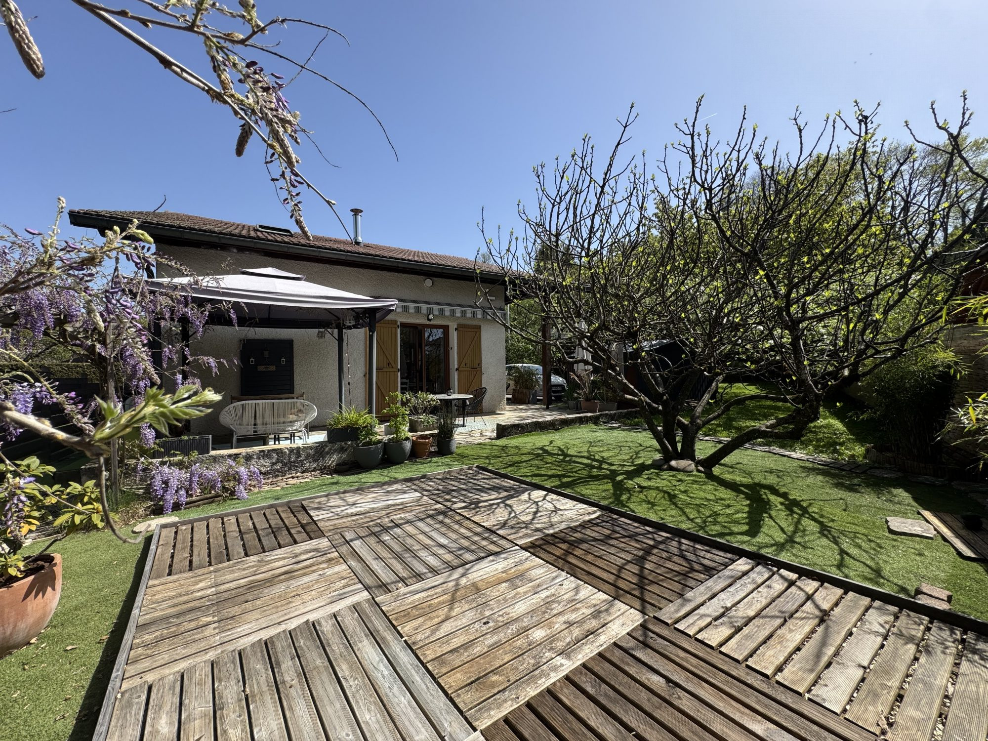 Maison 5 Chambres Annecy-le-Vieux : jardin plein Sud, sous-sol et esprit “maison de famille”