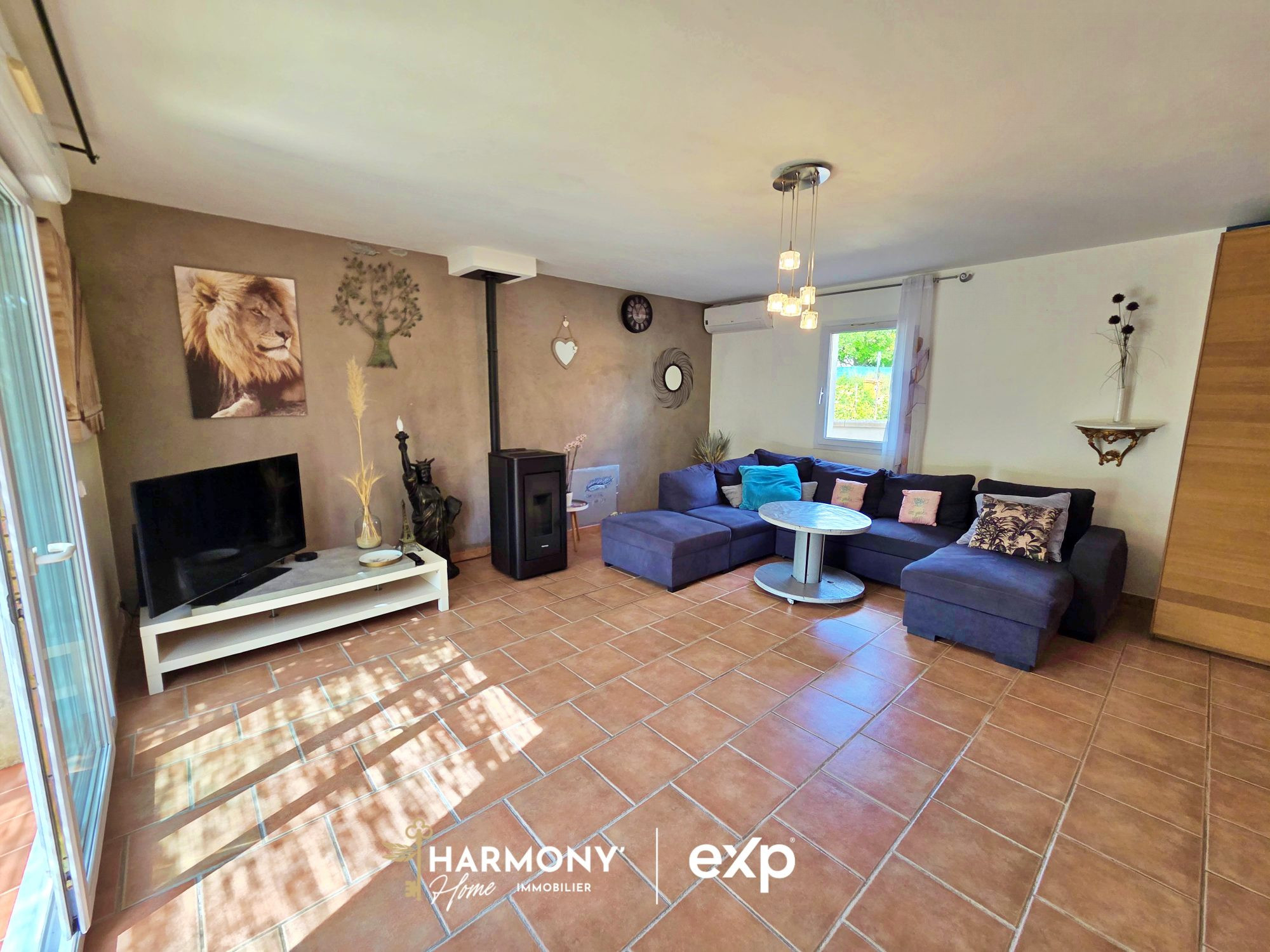 Maison familiale avec piscine, suite indépendante et beaux volumes