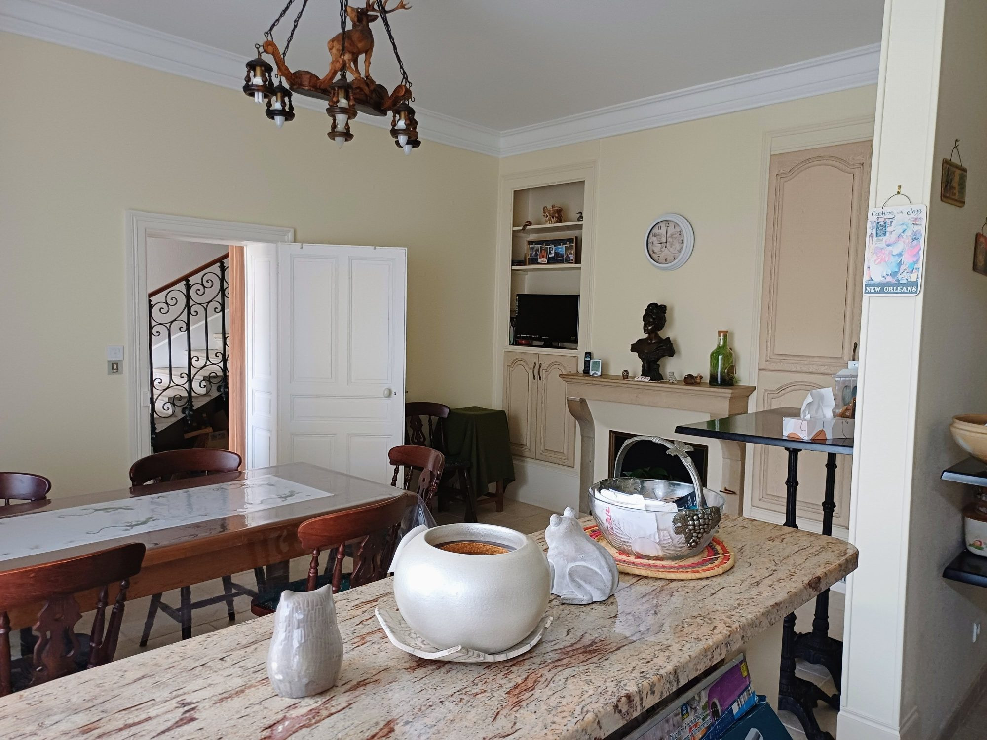 House for sale in Lézinnes, 188 m²