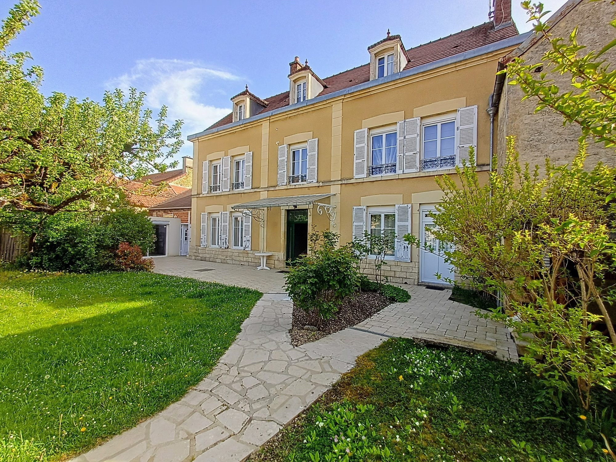 Maison dans Lézinnes