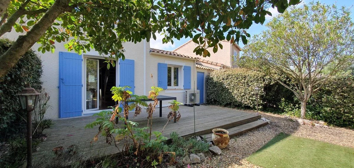 Petite villa R+1 dans une résidence sécurisée avec piscine