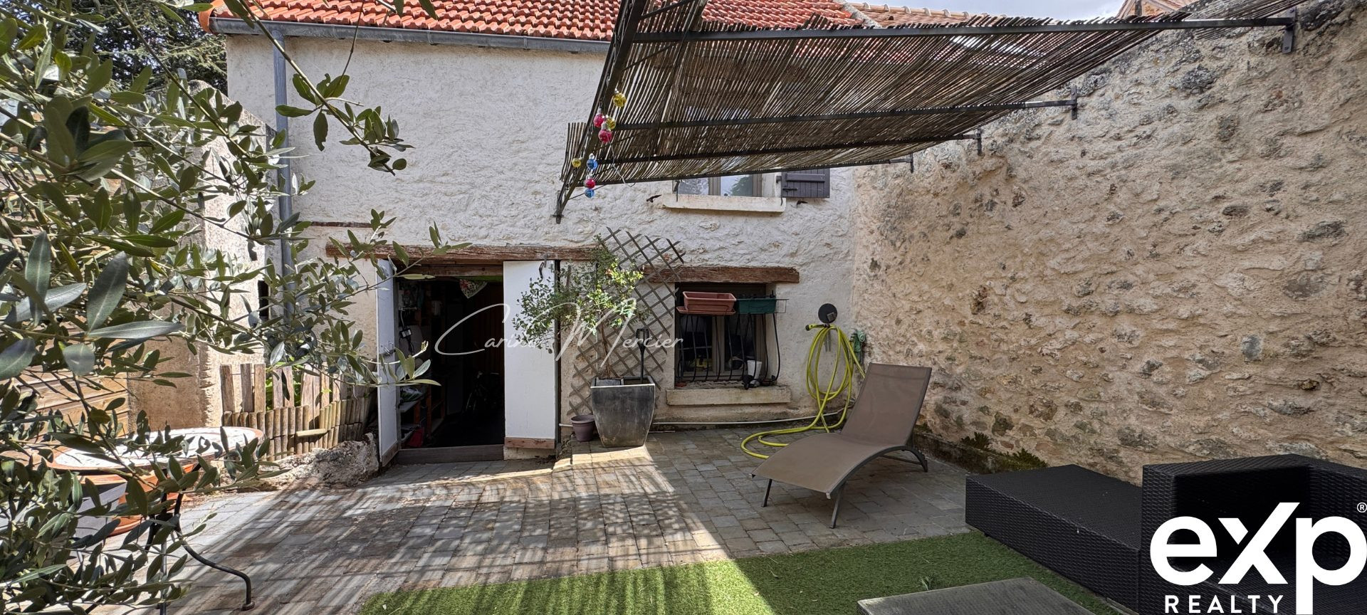 Charming House 3