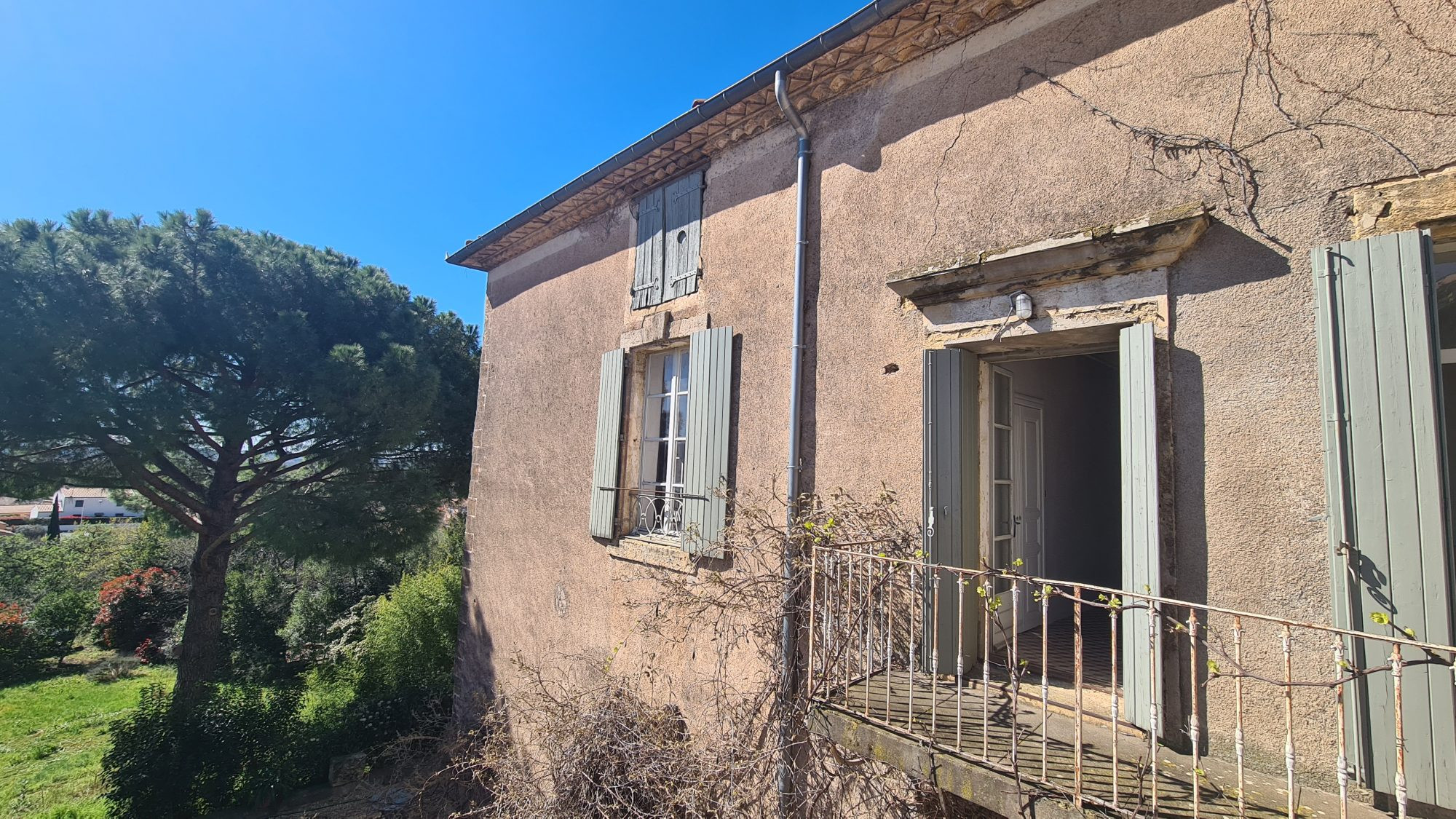House in Neffiès 4
