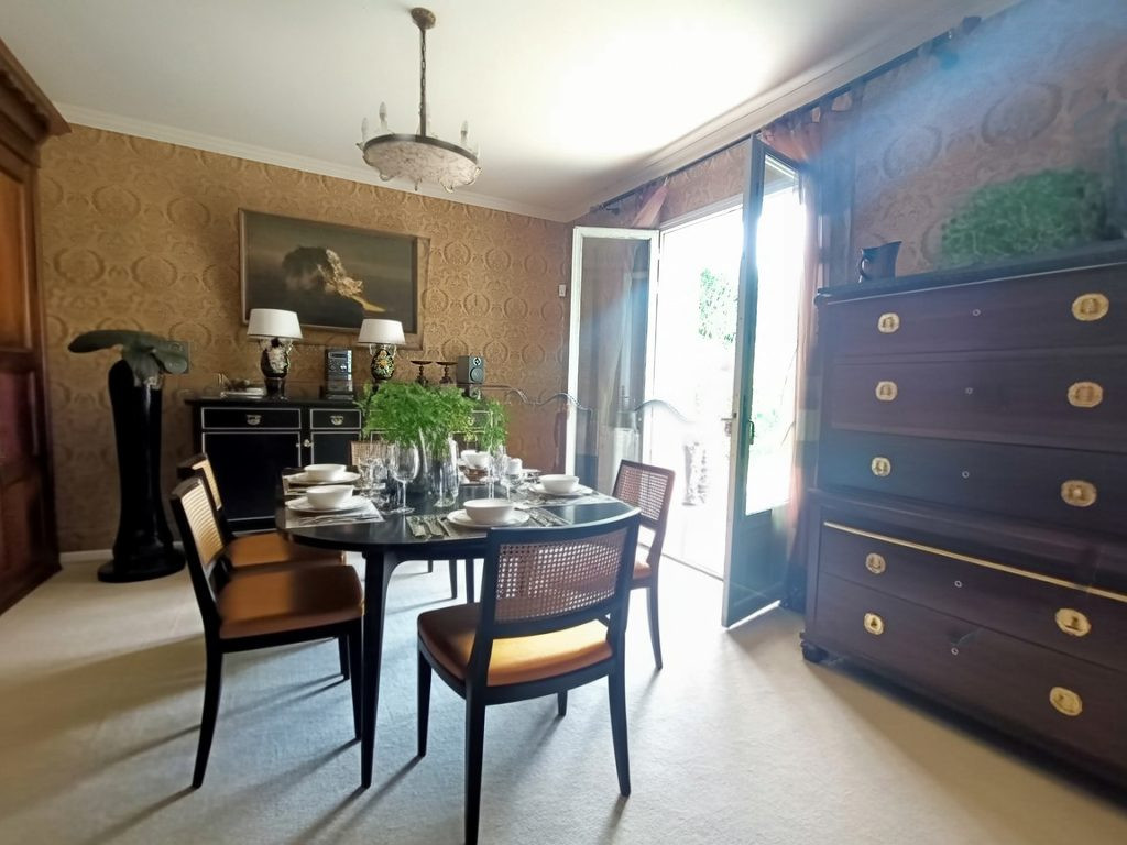 Maison à vendre à Saint-Seurin-sur-l'Isle, 189 m²