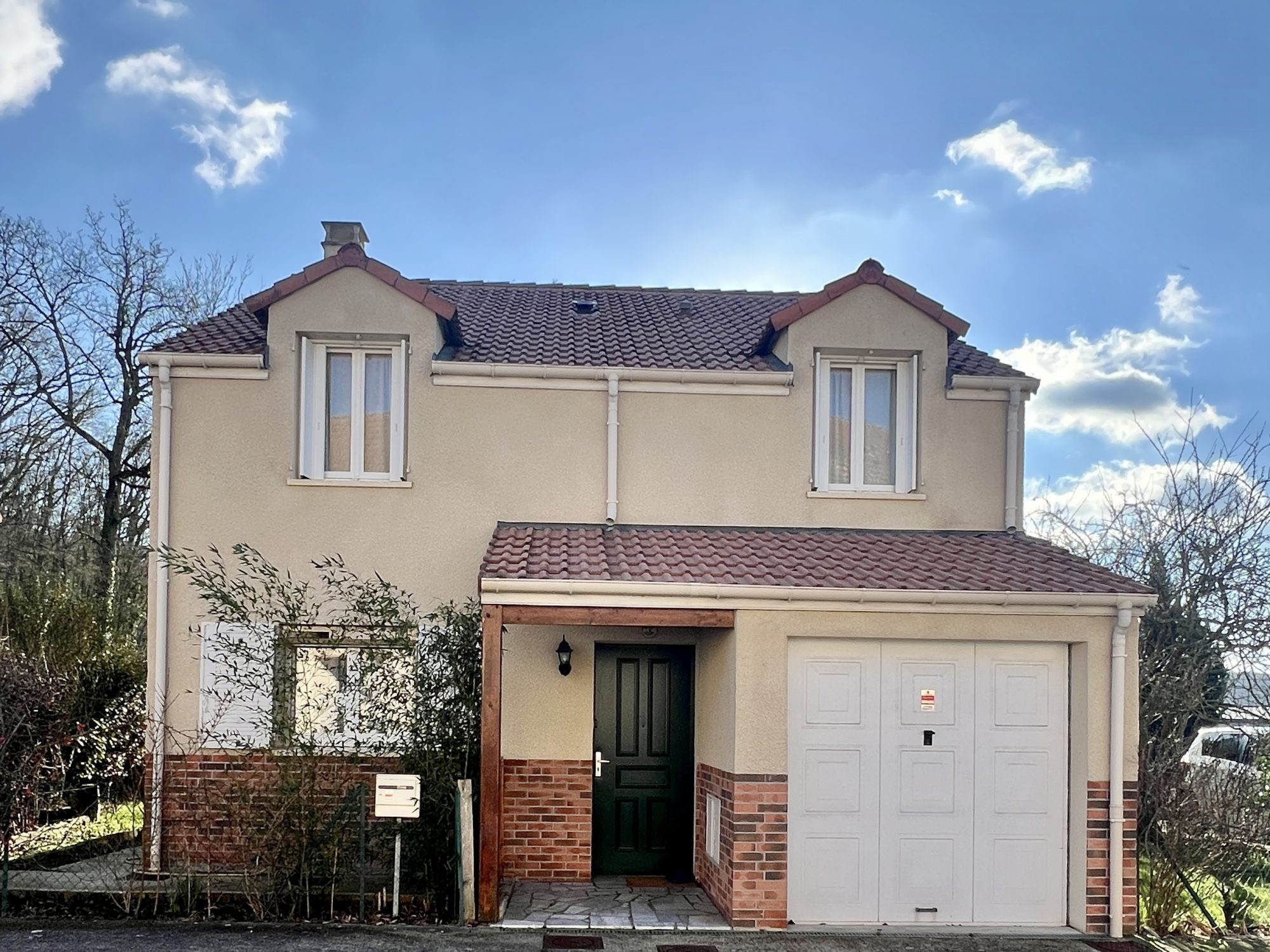 maison 5 pièces-4 chambres-garage-jardin  et annexe cadastrée-secteur courdimanche