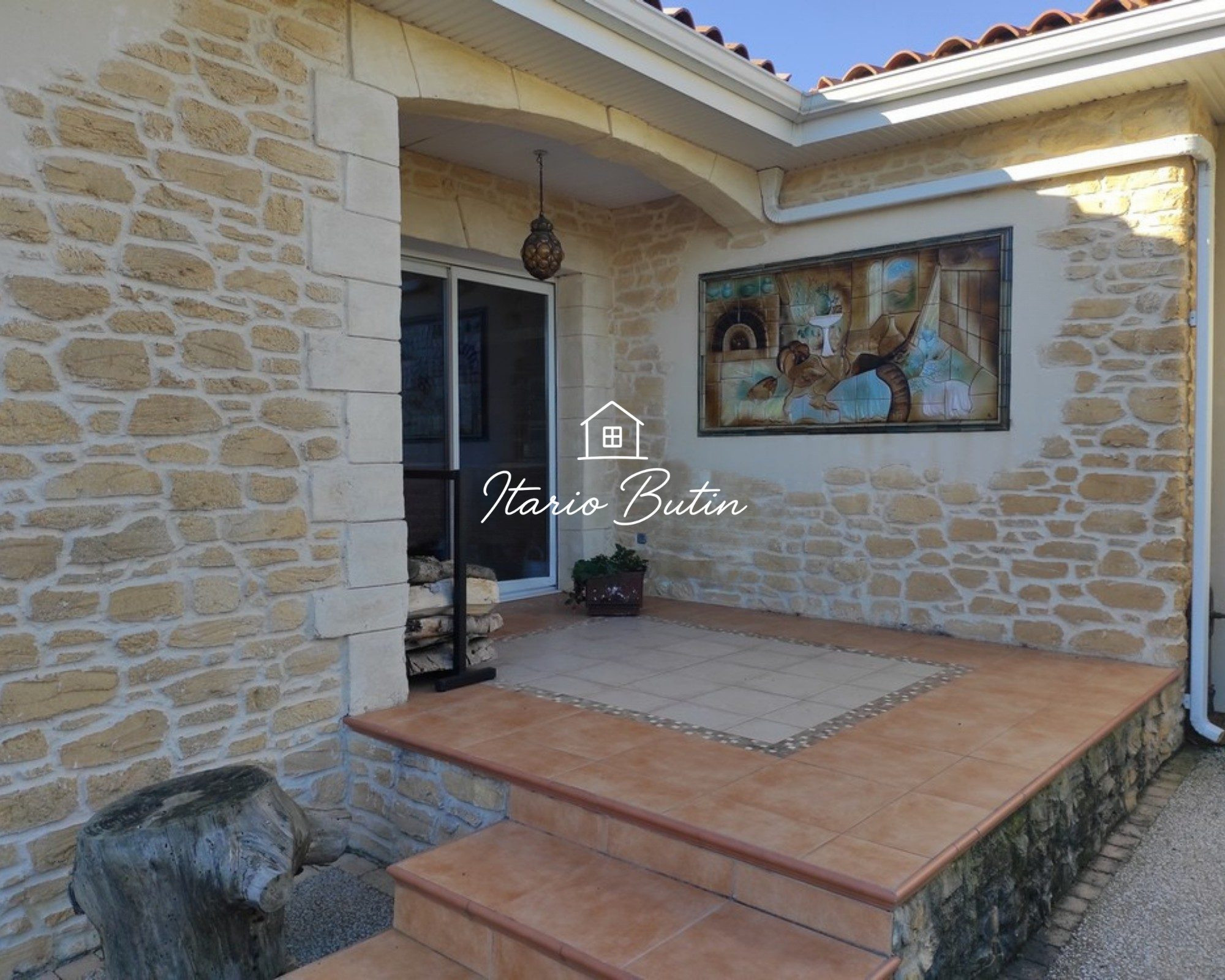 6-Room Villa of 171m² with Double Garages and Swimming Pool 3