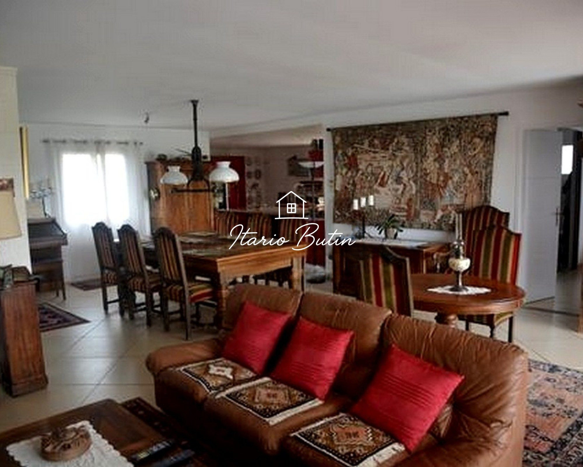 Villa T6 de 171m² avec double garages et piscine
