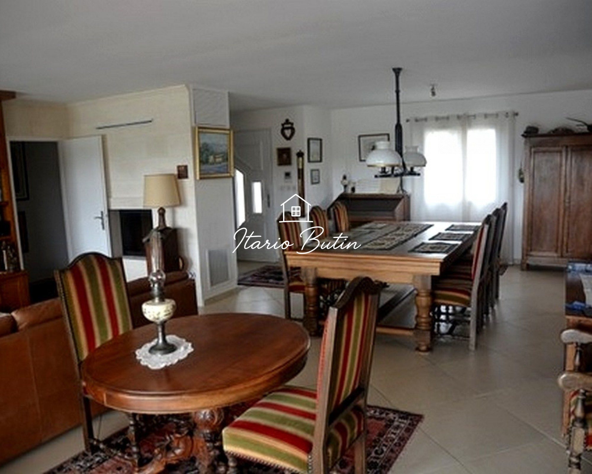 6-Room Villa of 171m² with Double Garages and Swimming Pool 5