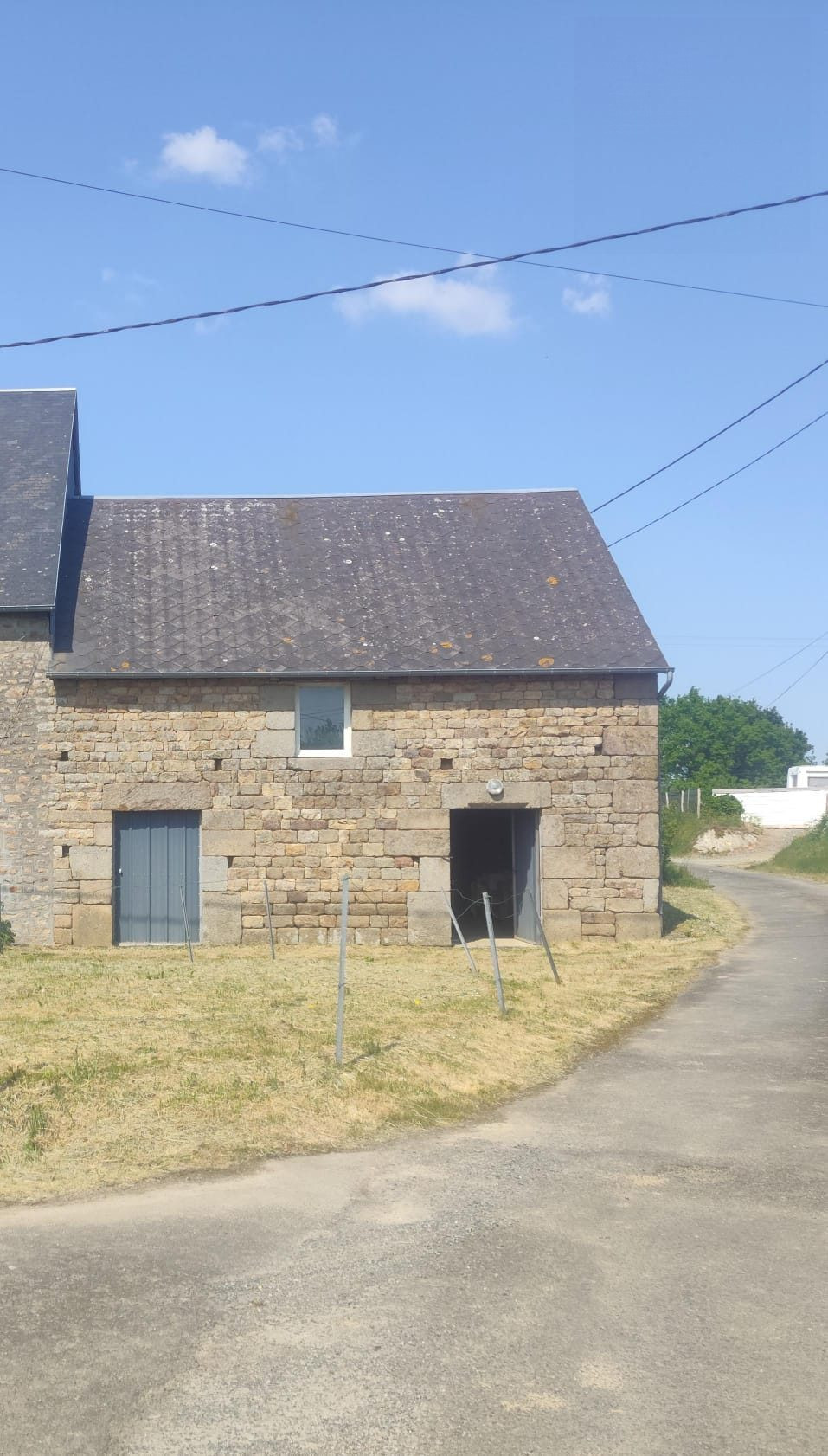 Bâtisse en pierre à fort potentiel avec renovation