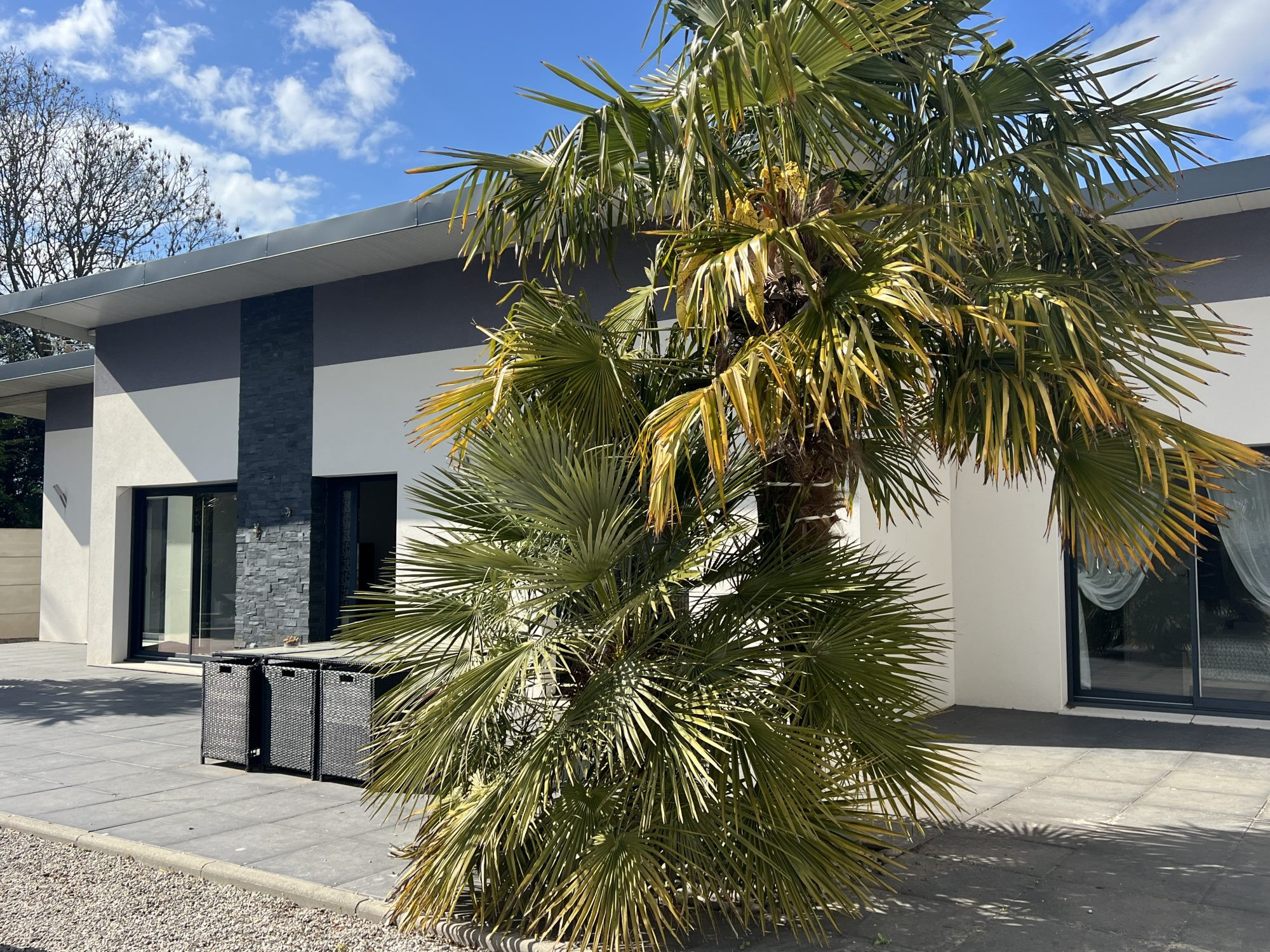 Plain-pied moderne aux volumes exceptionnels, proche plage