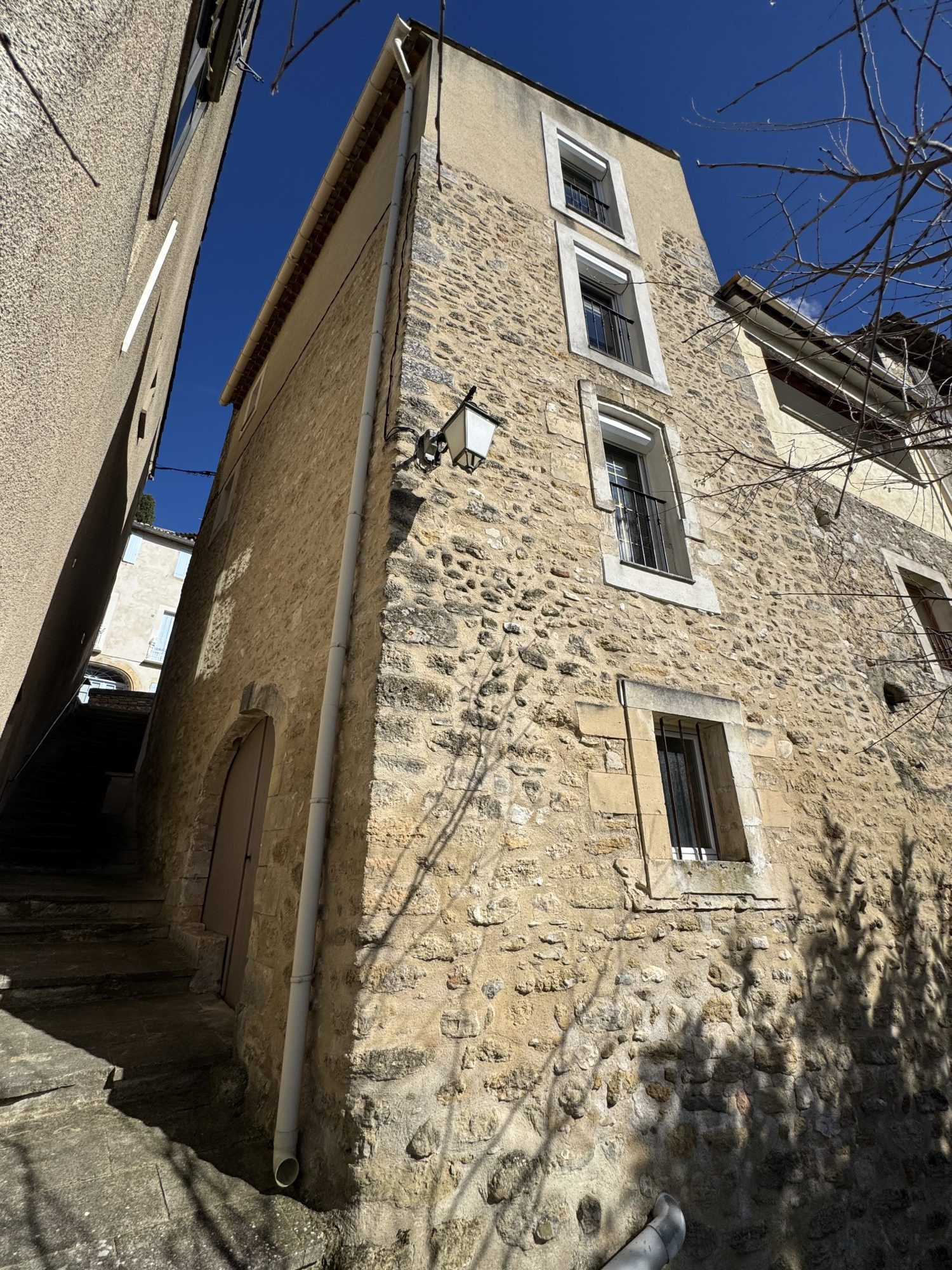 Grande maison de village avec vue panoramique et fort potentiel d’aménagement