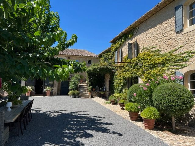 Propriété d’exception avec activité de chambres d’hôtes au cœur du Luberon