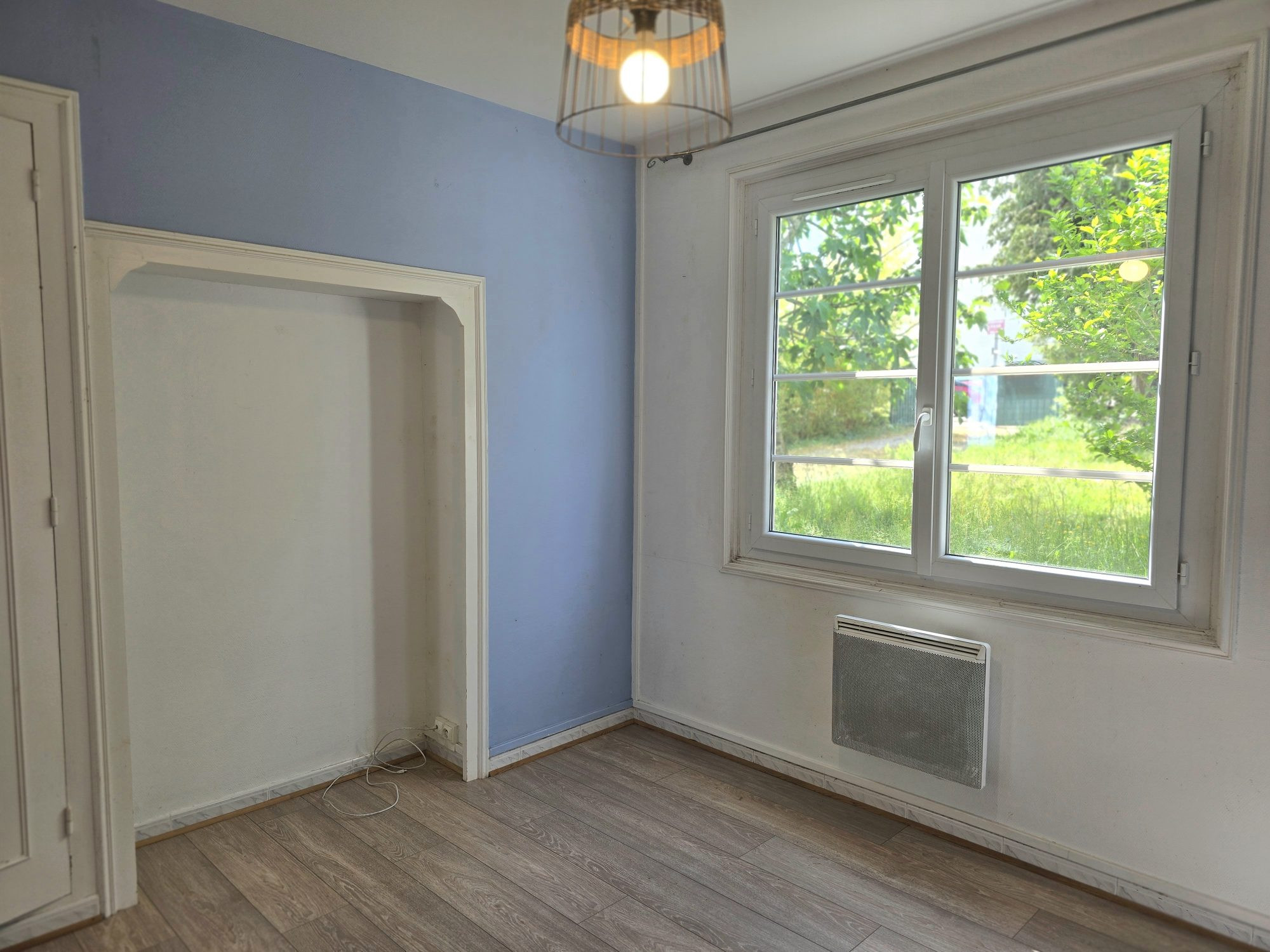 Royan a secure single-story home just steps from the market! 5