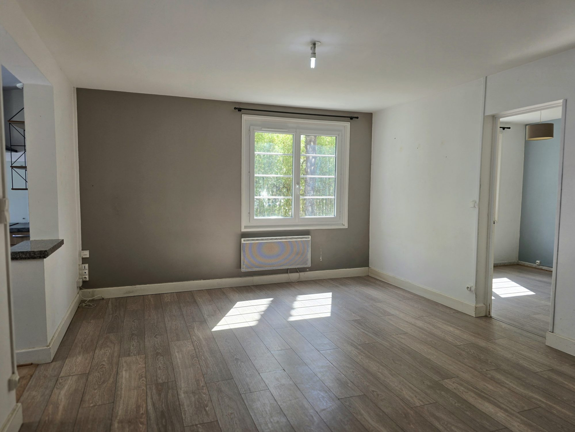 Royan a secure single-story home just steps from the market! 3