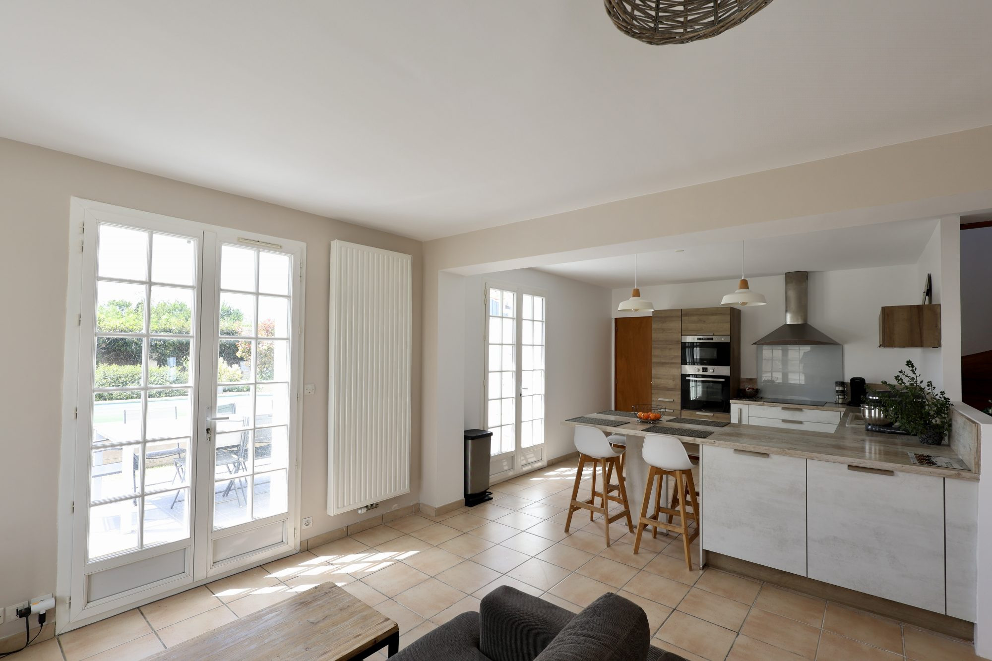 Serene and Contemporary House 3
