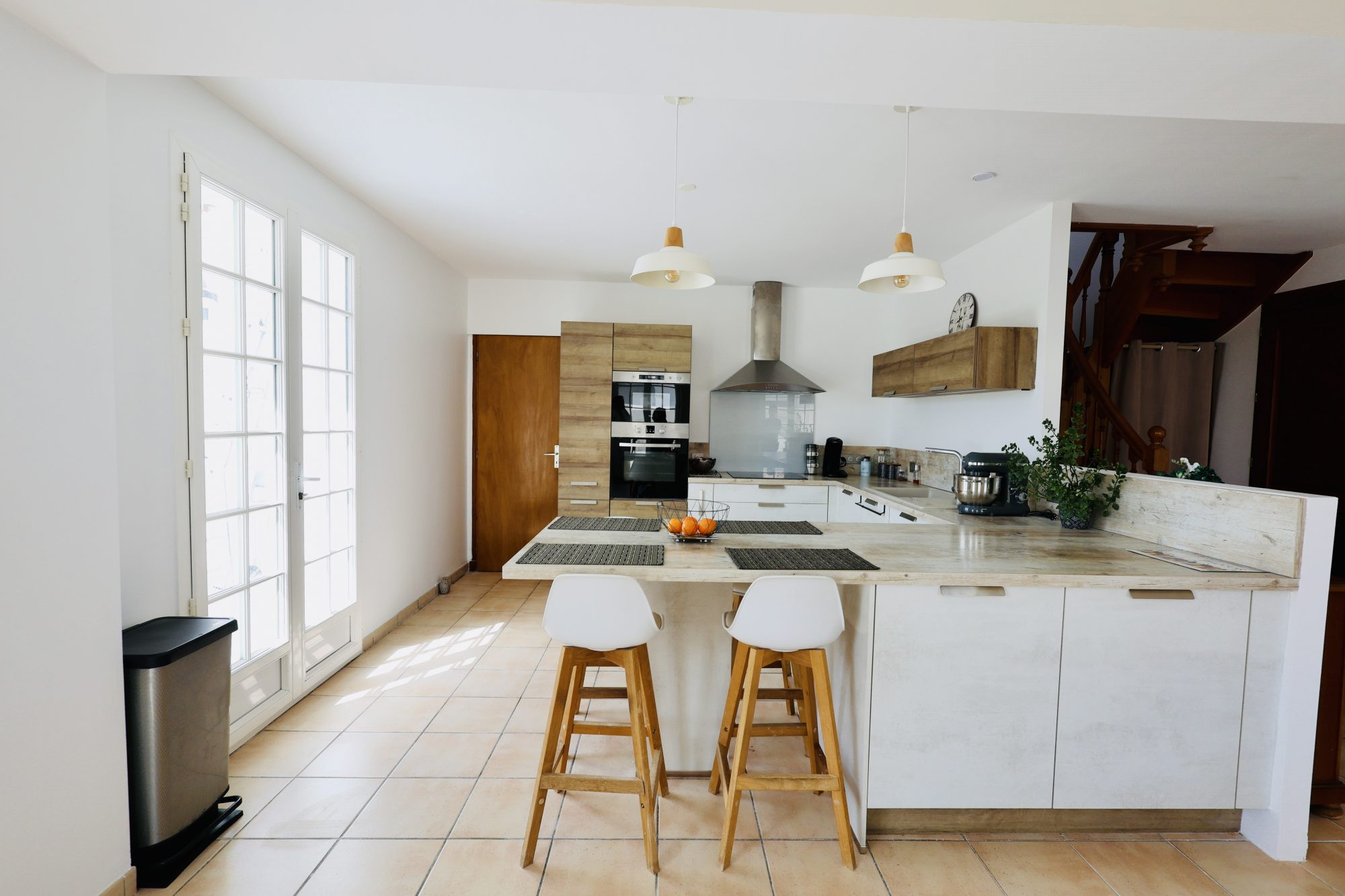 Serene and Contemporary House 5