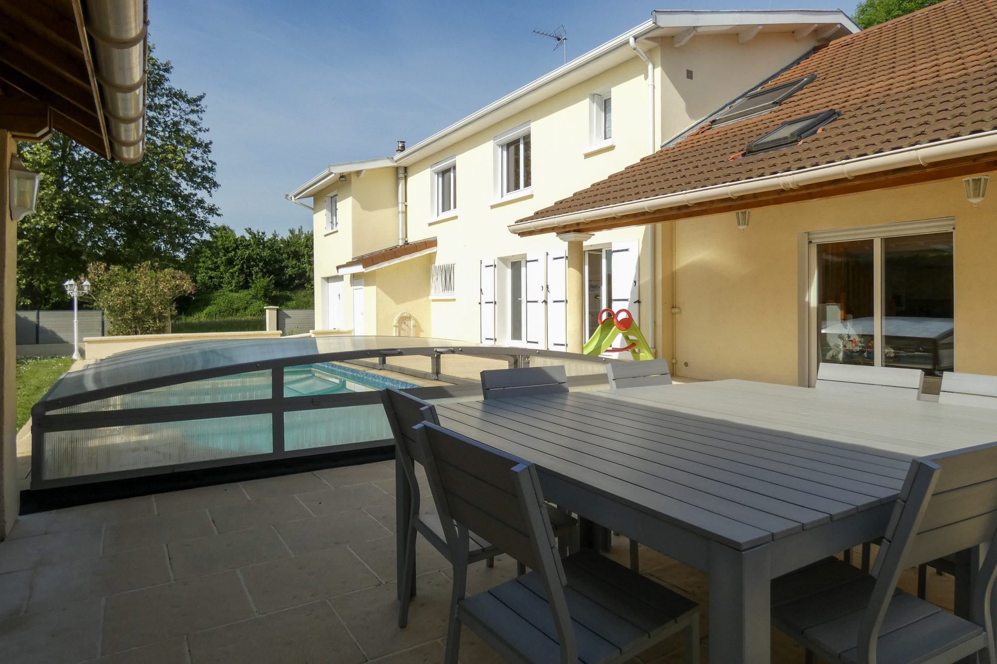 Villa with 259m² of living space and swimming pool - Chassieu le Haut 4