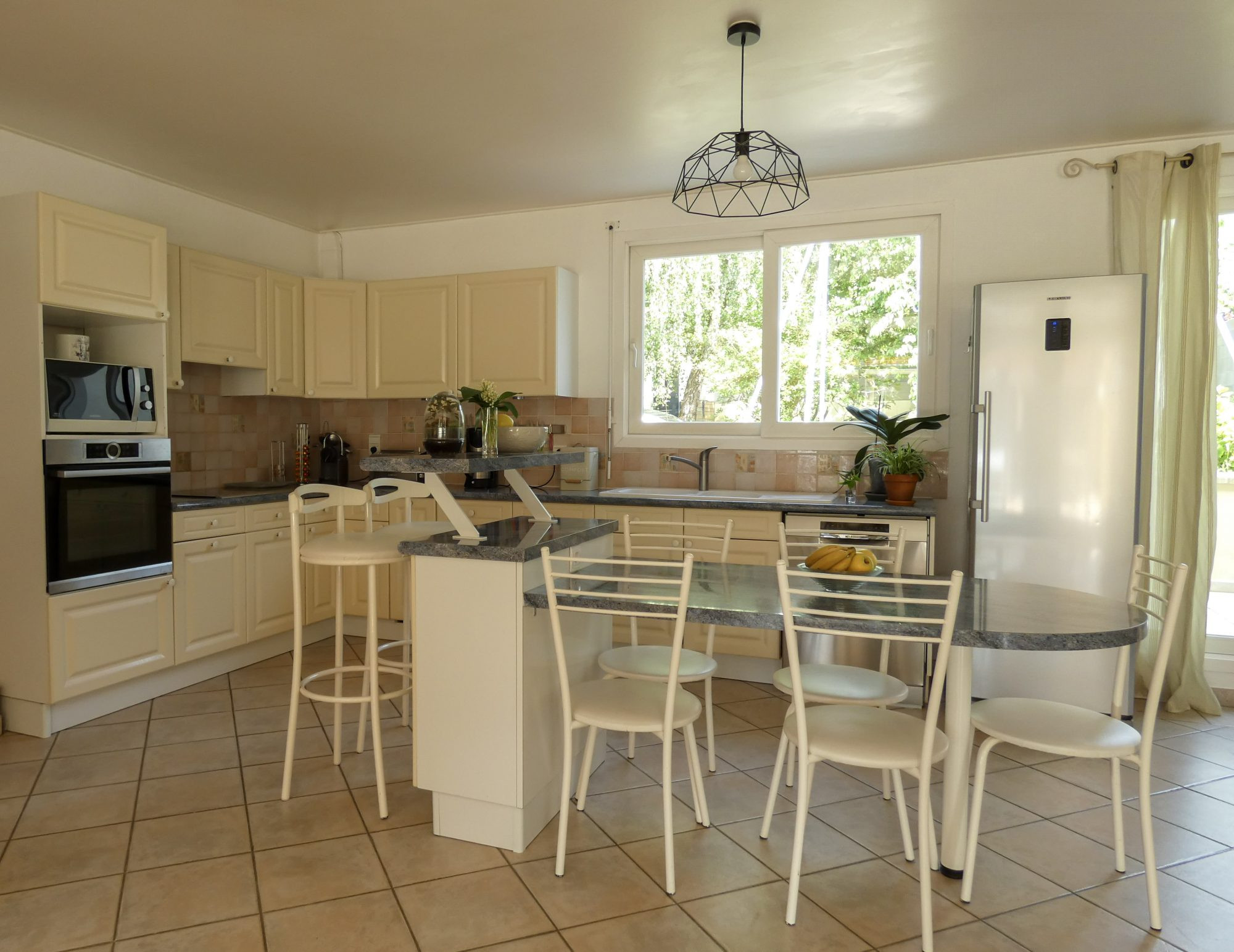 Villa with 259m² of living space and swimming pool - Chassieu le Haut 3
