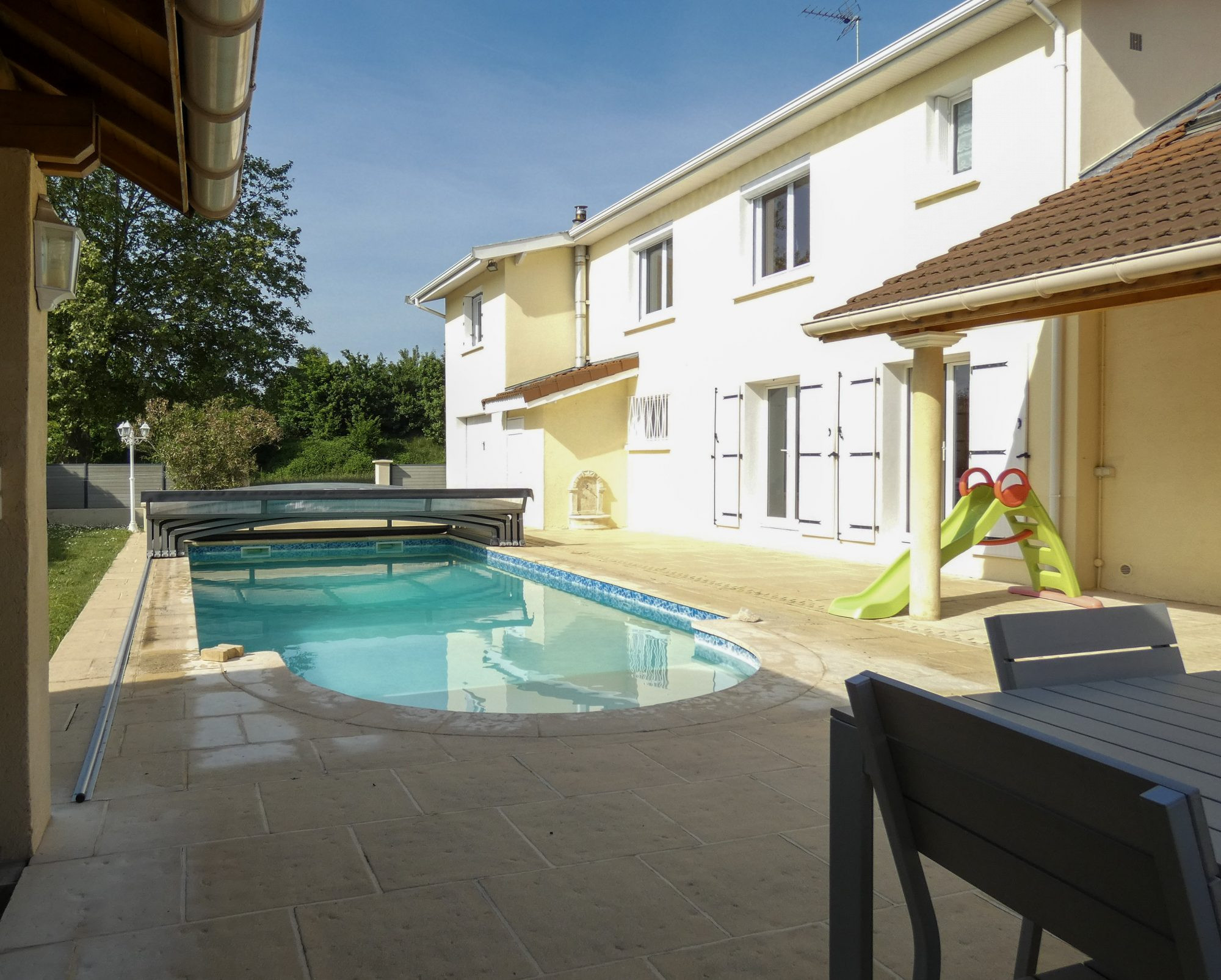 Villa with 259m² of living space and swimming pool - Chassieu le Haut 5